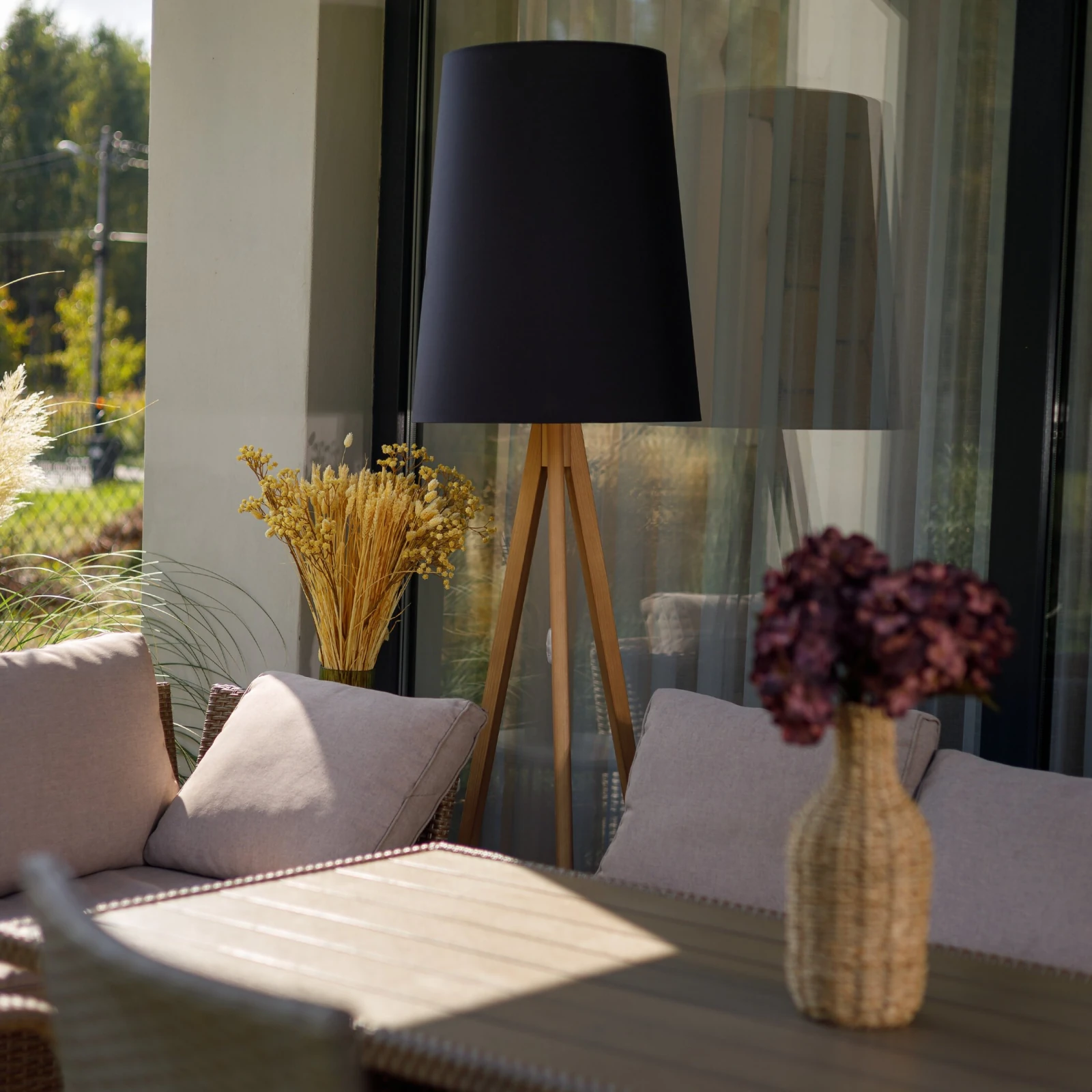 Floor lamp E27 – black, tripod, pine base