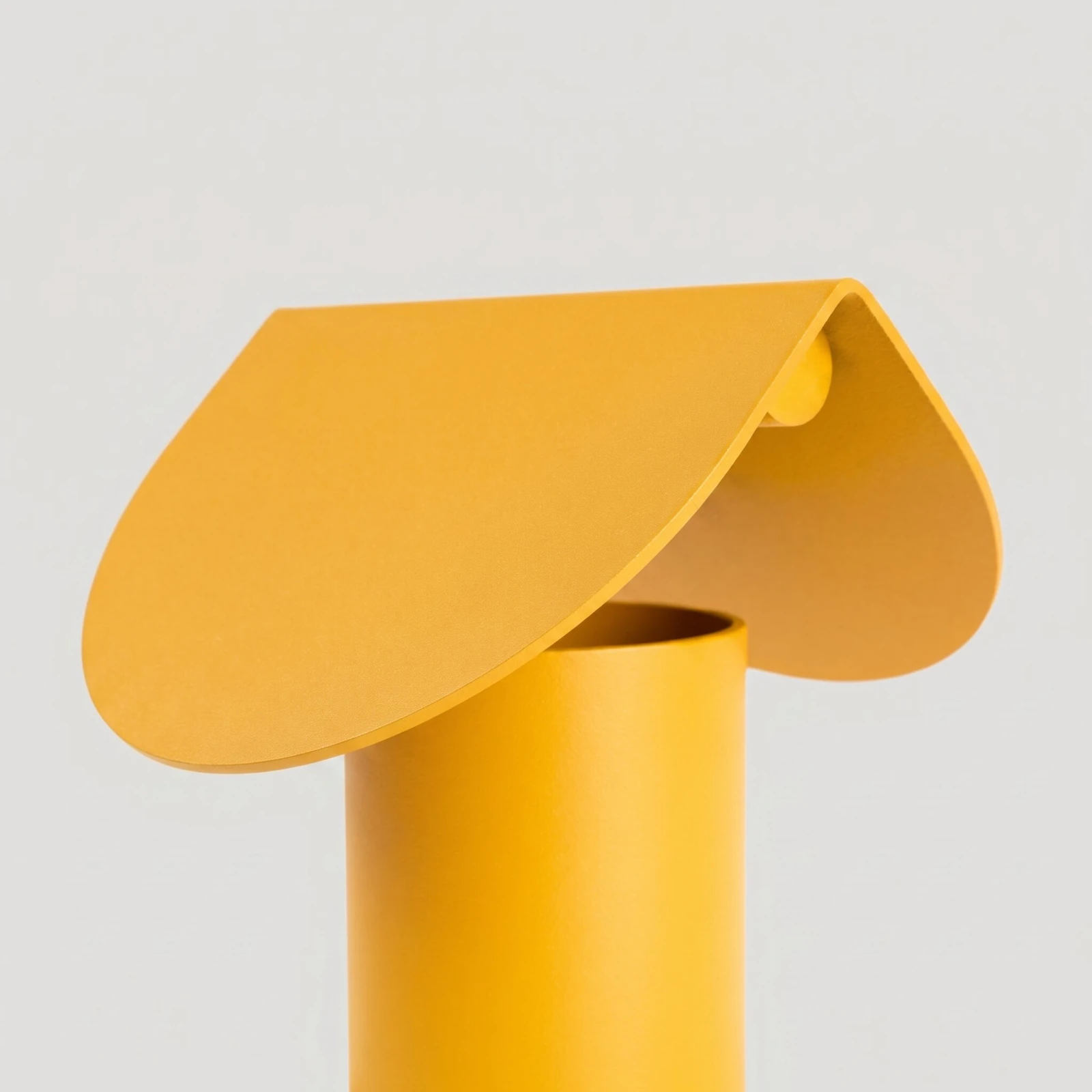 Table lamp 6.3W – cylindrical, yellow, warm LED