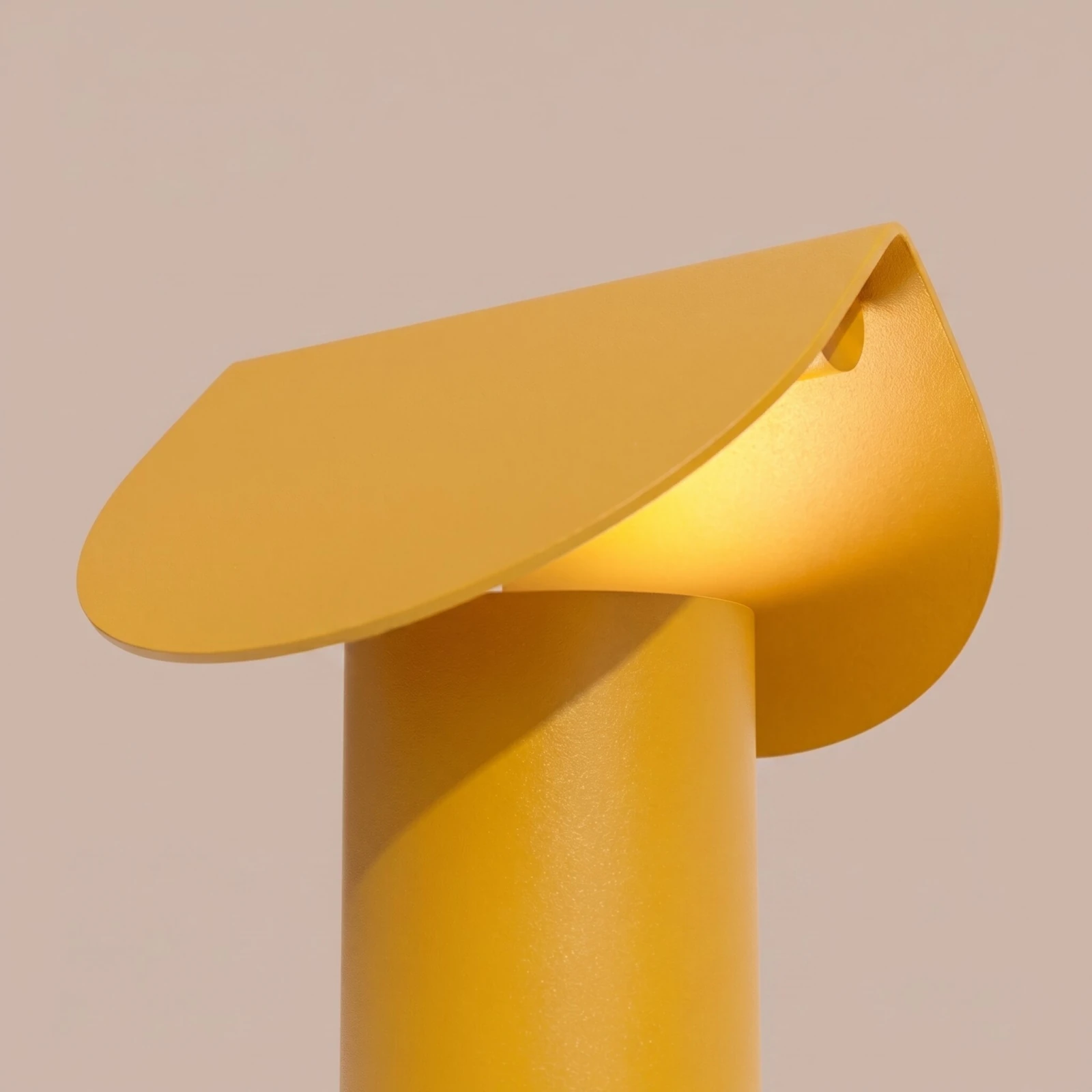 Table lamp 6.3W – cylindrical, yellow, warm LED