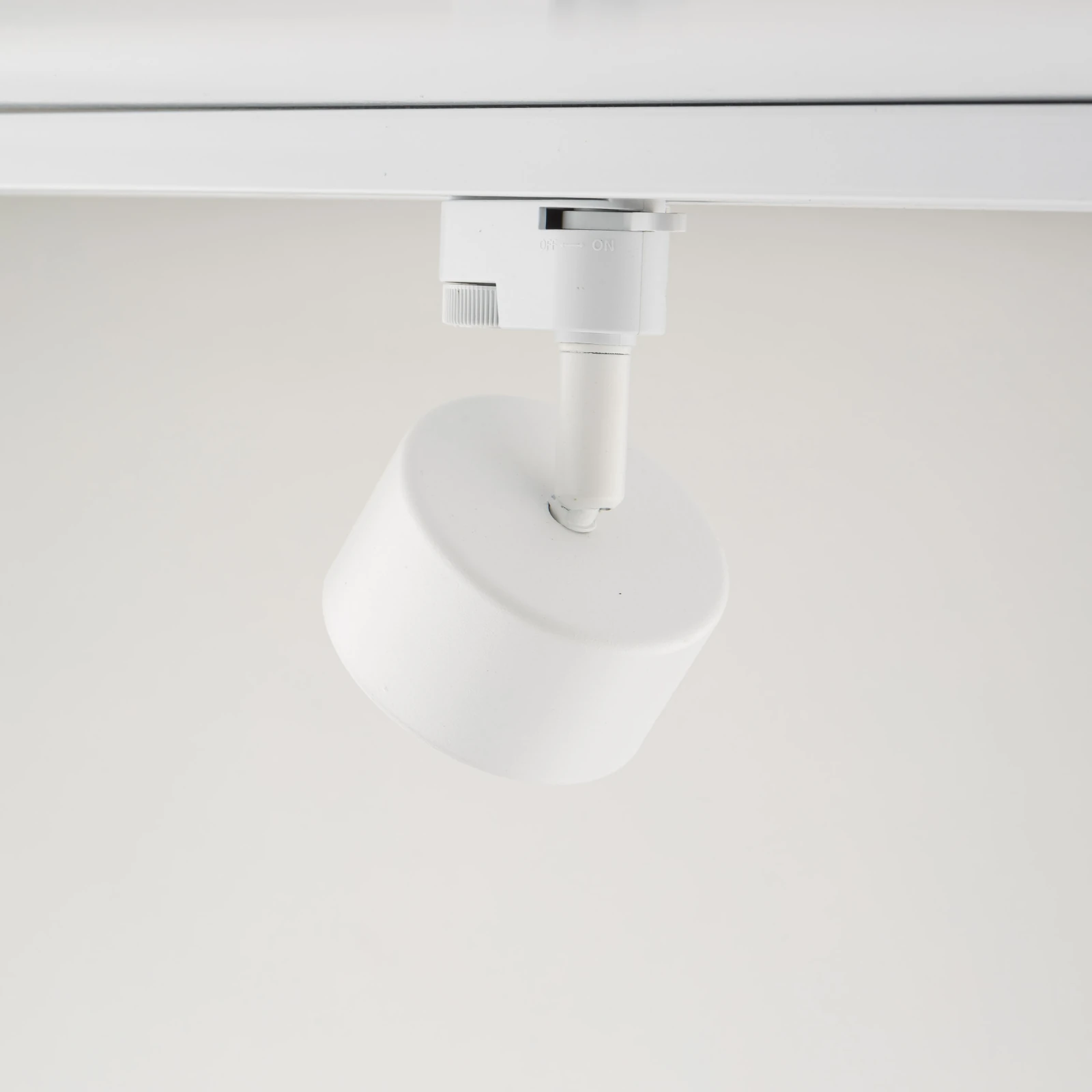 GX53 track spotlight – round, white, adjustable angle