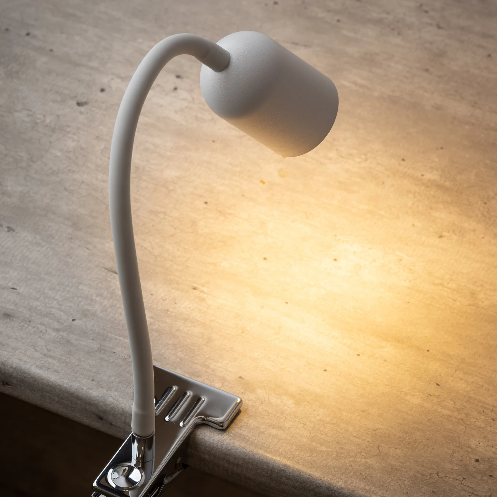 Clip-on GU10 light – cylindrical, white, adjustable angle