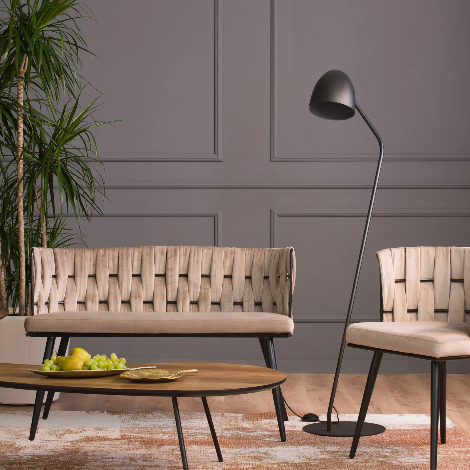 SOHO floor lamp – black shade, adjustable angle