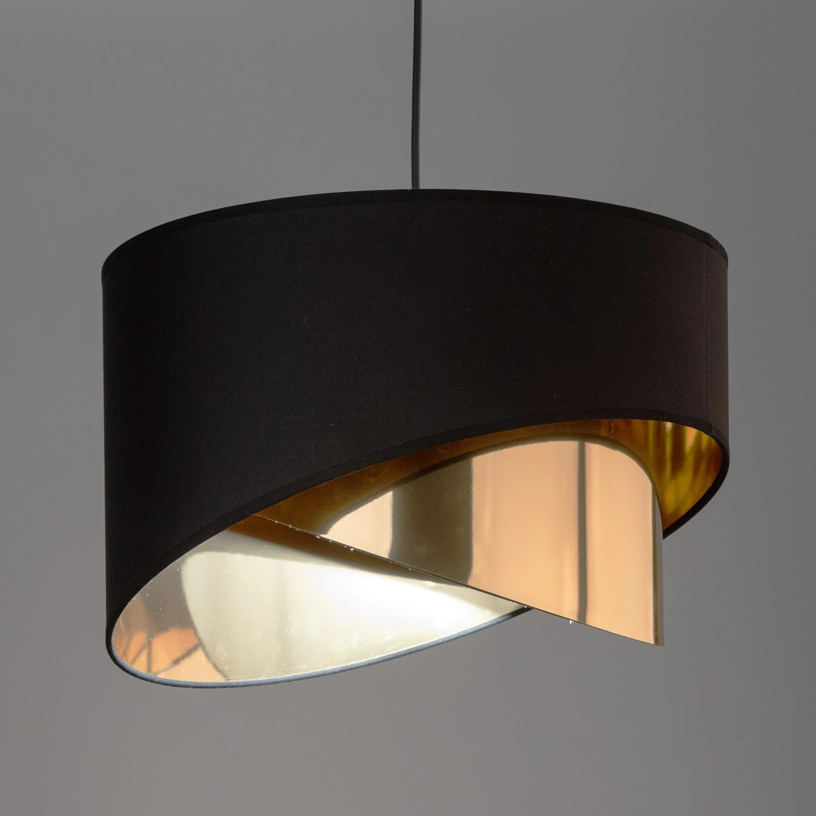 E27 pendant light – round, black, gold inner shade