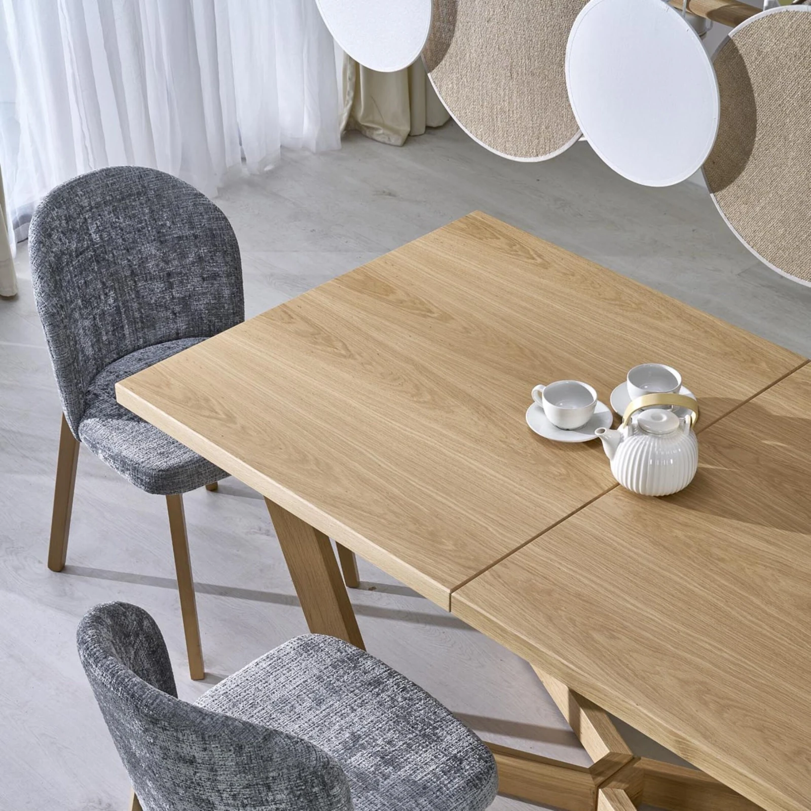 Pendant 15 W fixture – 5 linen and jute shades, wood beam