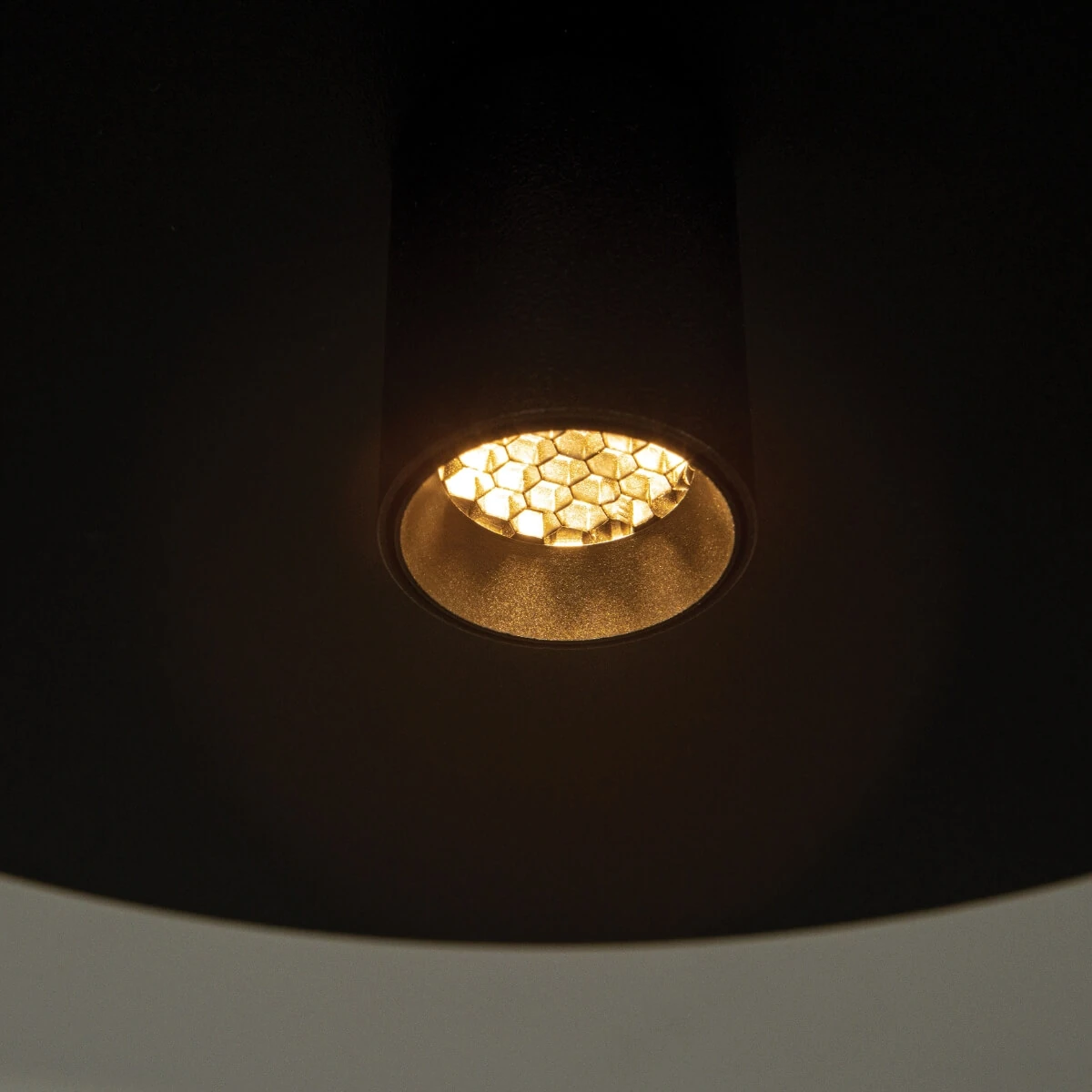 Smėlio juodas LED pakabinamas šviestuvas 7W 3000K