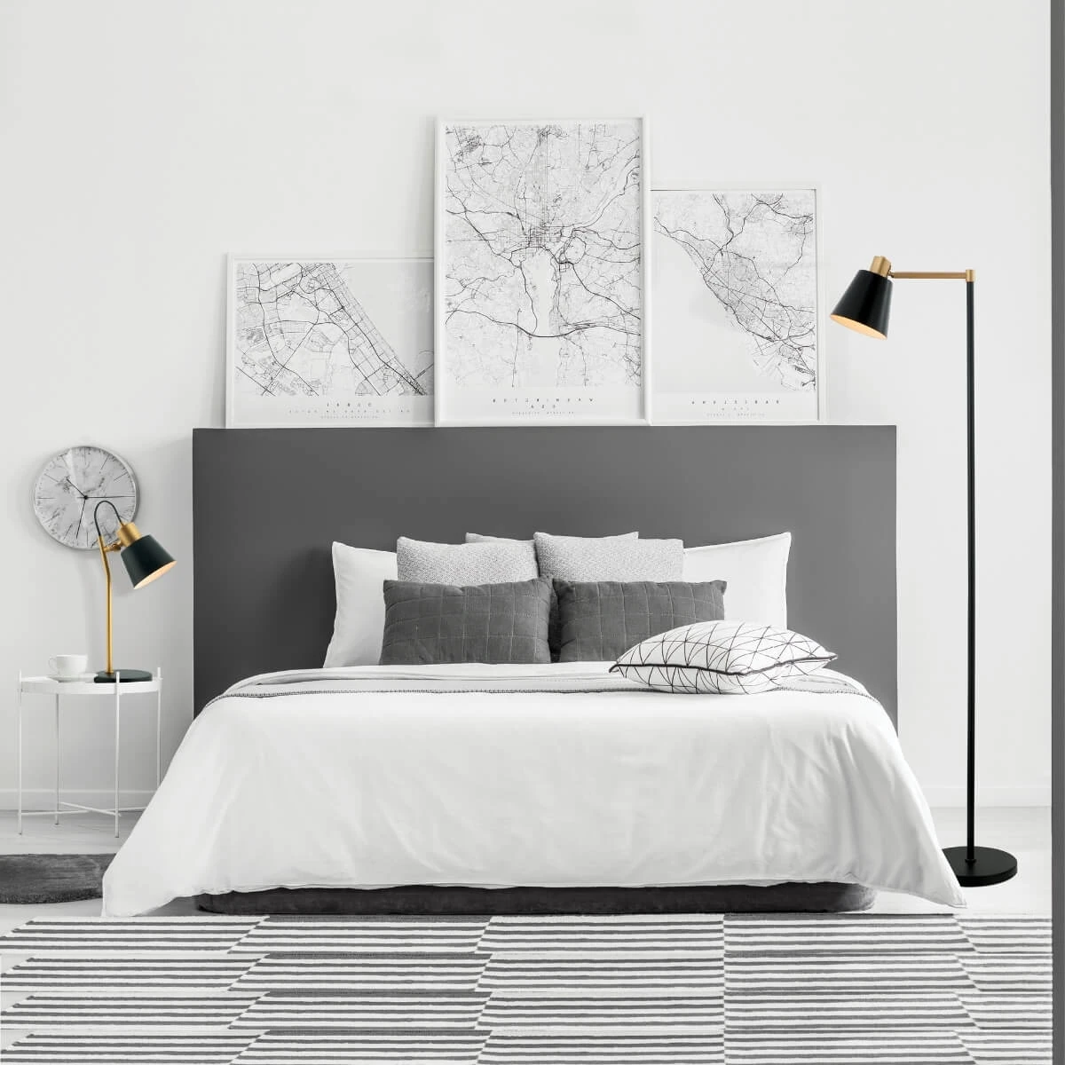 Juodo ir aukso matinės spalvos reguliuojama stalinė lempa E14, 42 cm