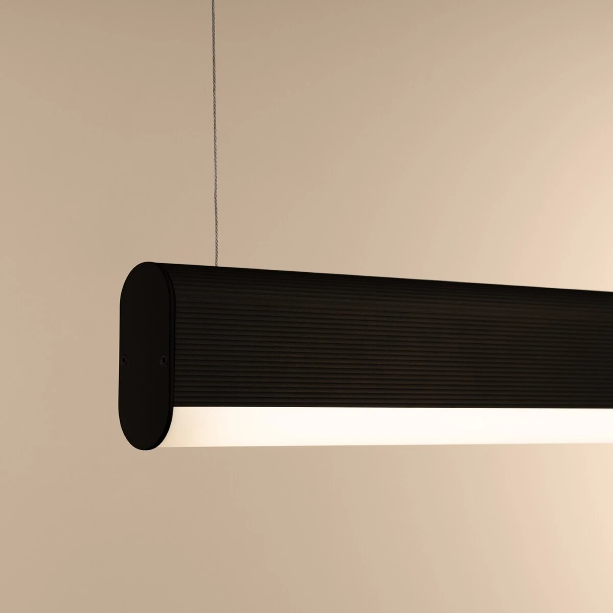 Pakabinamas šviestuvas 120 cm/38W – linijinis, juodas, su pulteliu