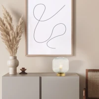 Stalinė lempa su briaunotu stiklo gaubtu ir antikvarinio žalvario pagrindu, 22 cm - Nuotrauka 1
