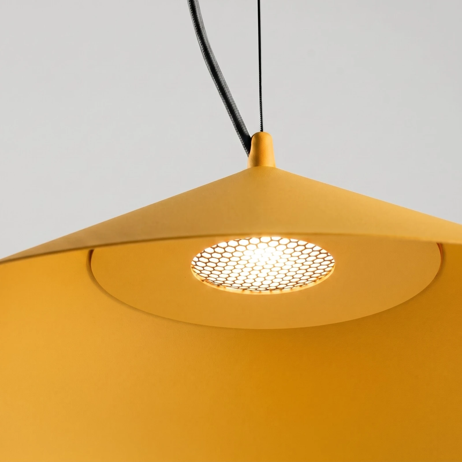 Pakabinamas šviestuvas 50 cm – kūgio formos, geltonas, LED 3000K