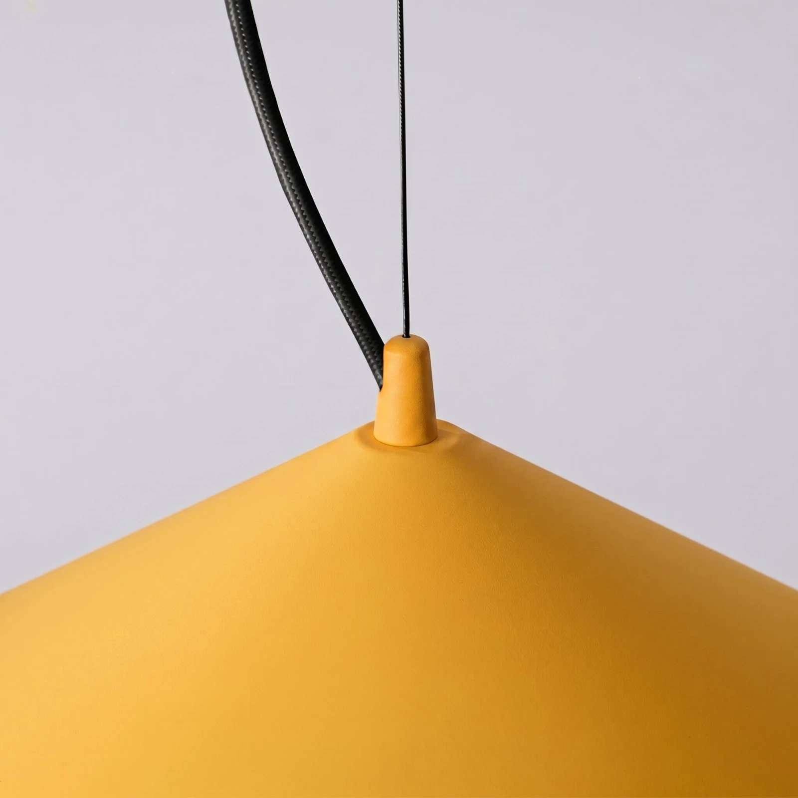 Pakabinamas šviestuvas 50 cm – kūgio formos, geltonas, LED 3000K