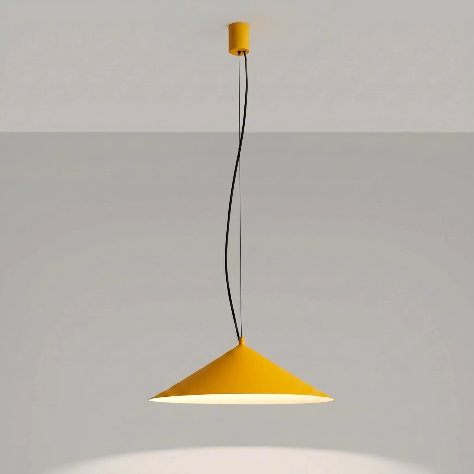 Pakabinamas šviestuvas 50 cm – kūgio formos, geltonas, LED 3000K