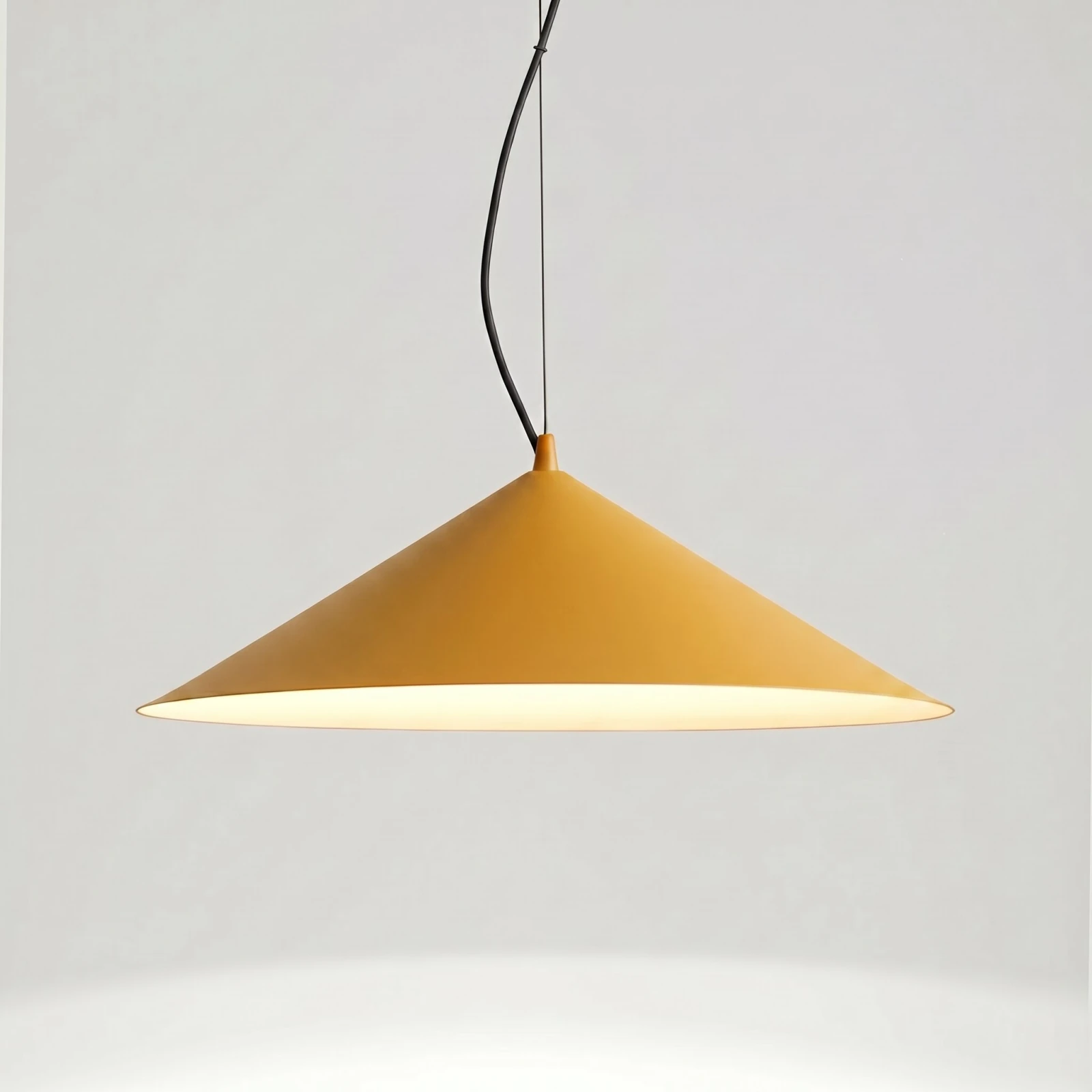 Pakabinamas šviestuvas 50 cm – kūgio formos, geltonas, LED 3000K