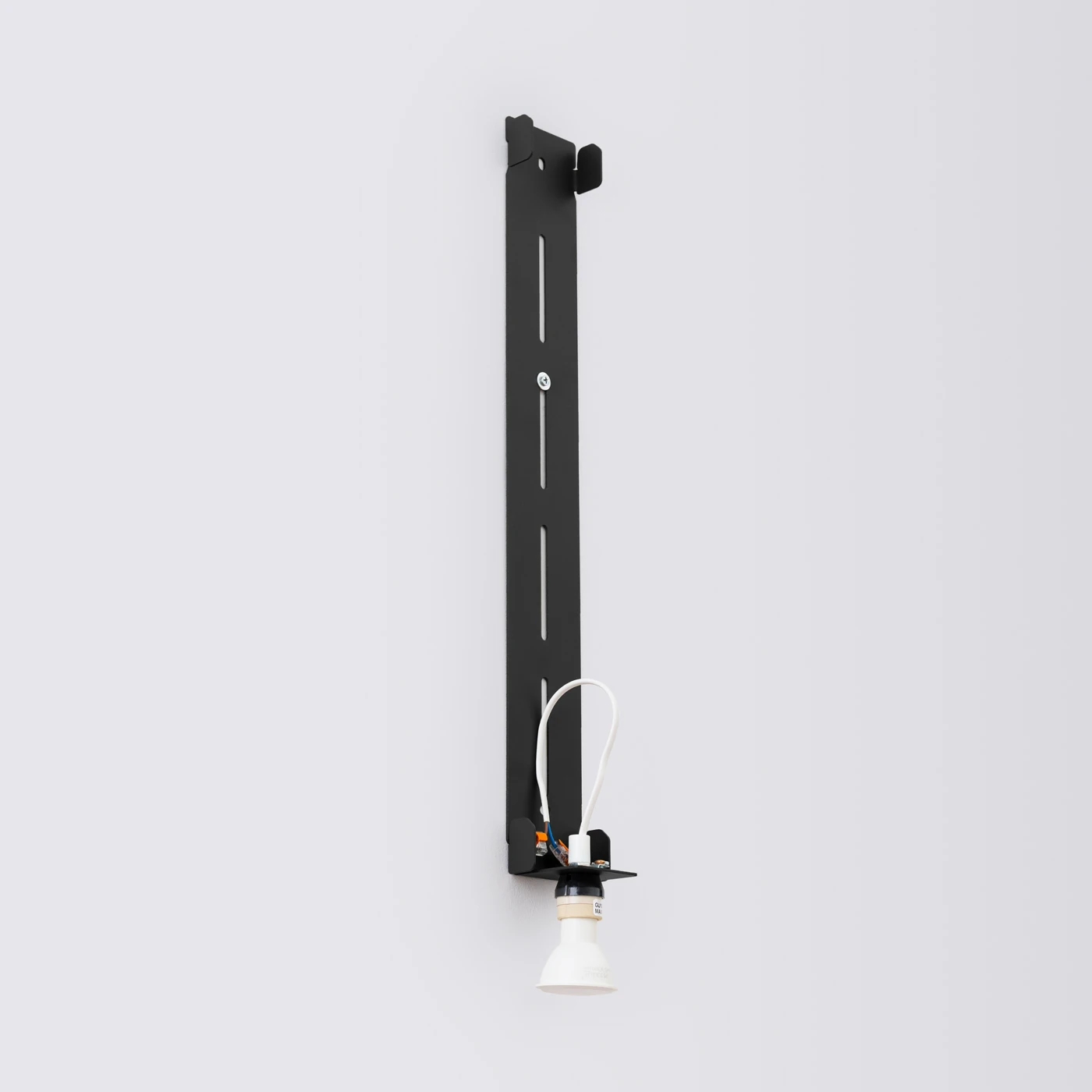 Sieninis šviestuvas 150 cm – linijinis, juodas, GU10