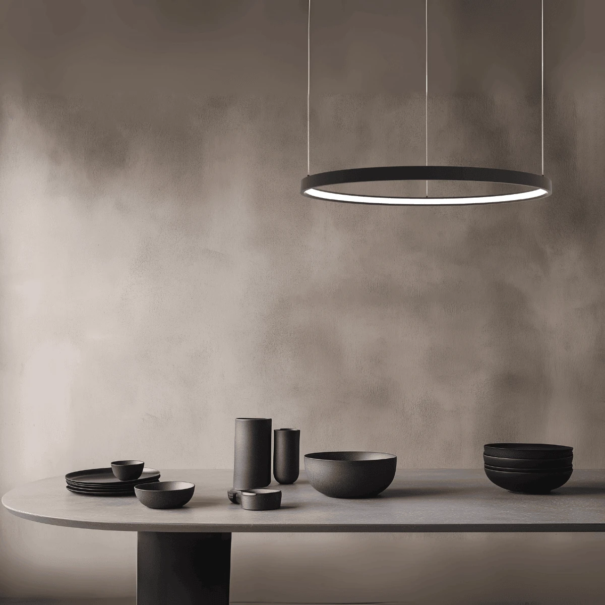 Juodas matinis 60cm LED pakabinamas žiedinis šviestuvas