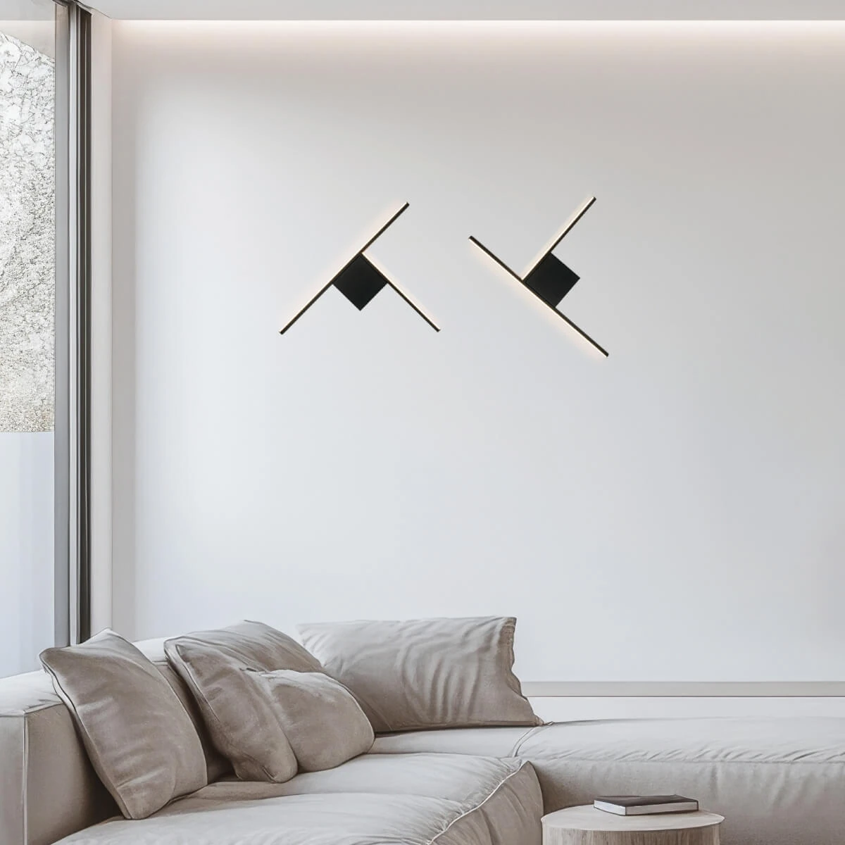 Minimalistinis LED sieninis šviestuvas su lentyna, smėlio juoda