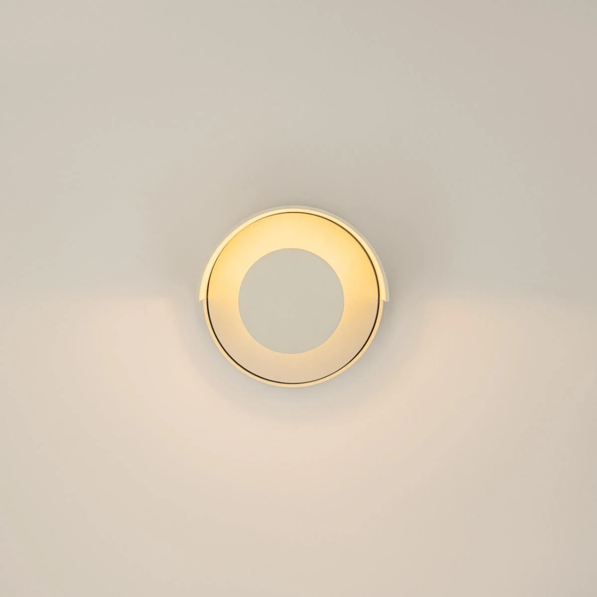 White Curved Outdoor Wall Light G9 IP65, Surface Mount