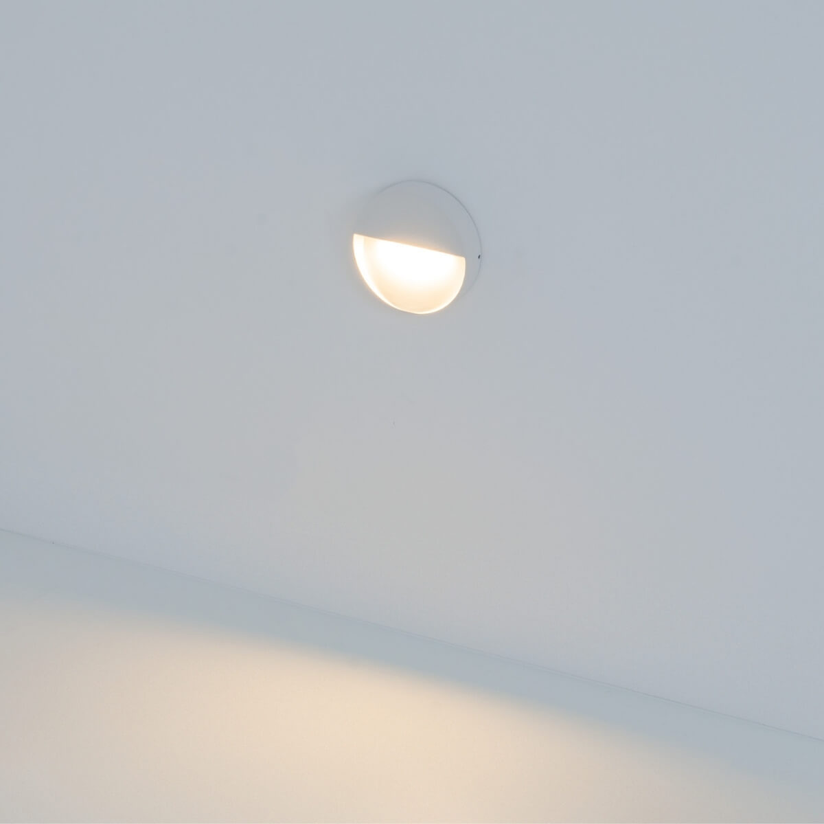 LED lauko laiptų šviestuvas 7W 3000K IP65 smėlio baltos spalvos