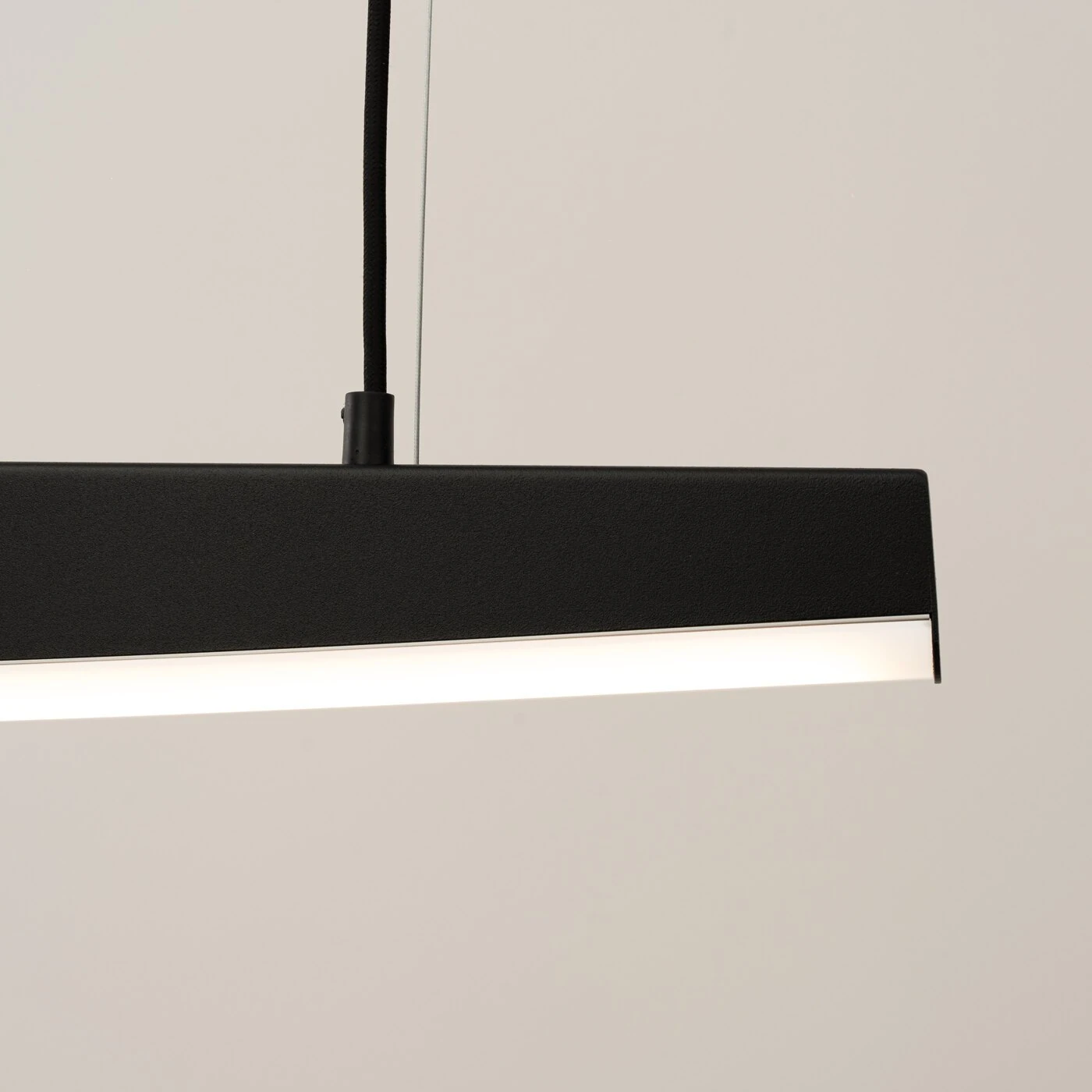 Pendant lamp 120 cm/22W – linear, black, warm white LED