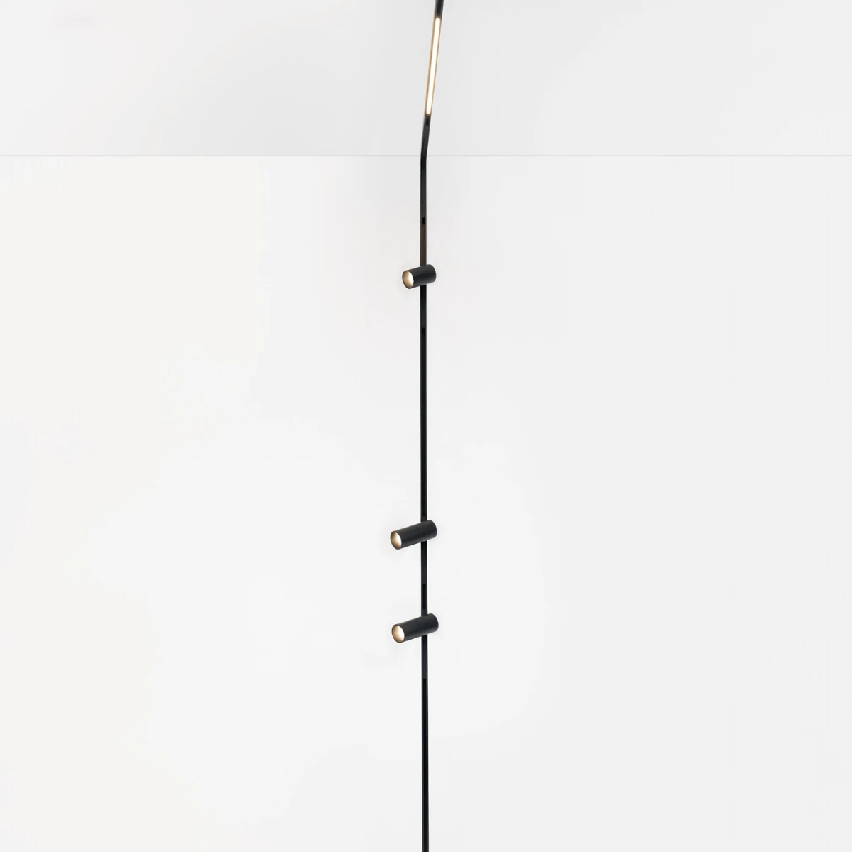 Magnetinis kryptinis LED šviestuvas 7 W 3000 K, Ø2,8 cm, matinė juoda