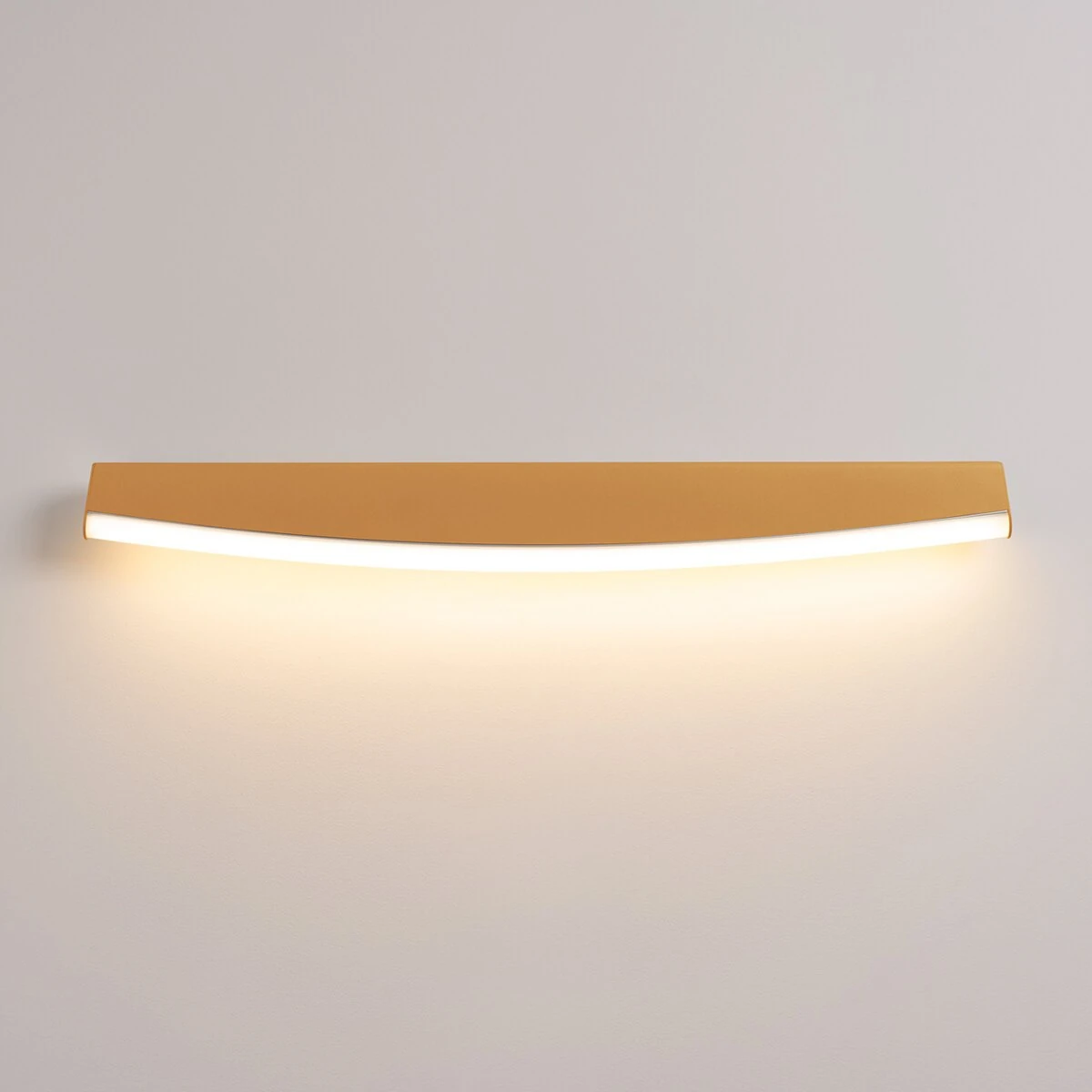 Sieninis šviestuvas 60 cm – lenkta LED linija, aukso spalvos, 3000K