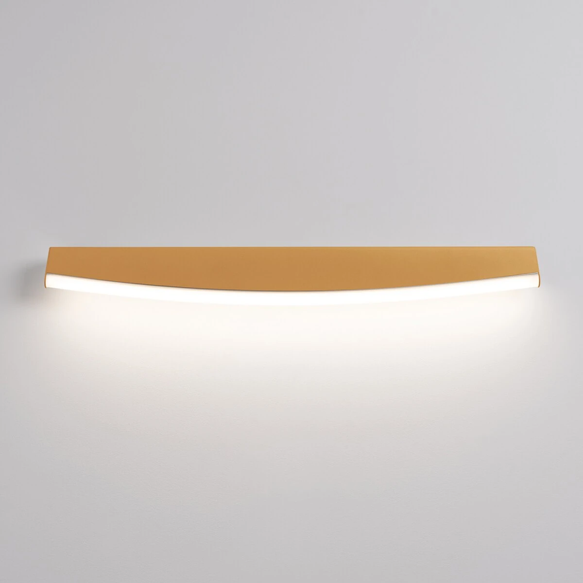 Sieninis šviestuvas 60 cm – lenkta linija, auksinis, CRI98