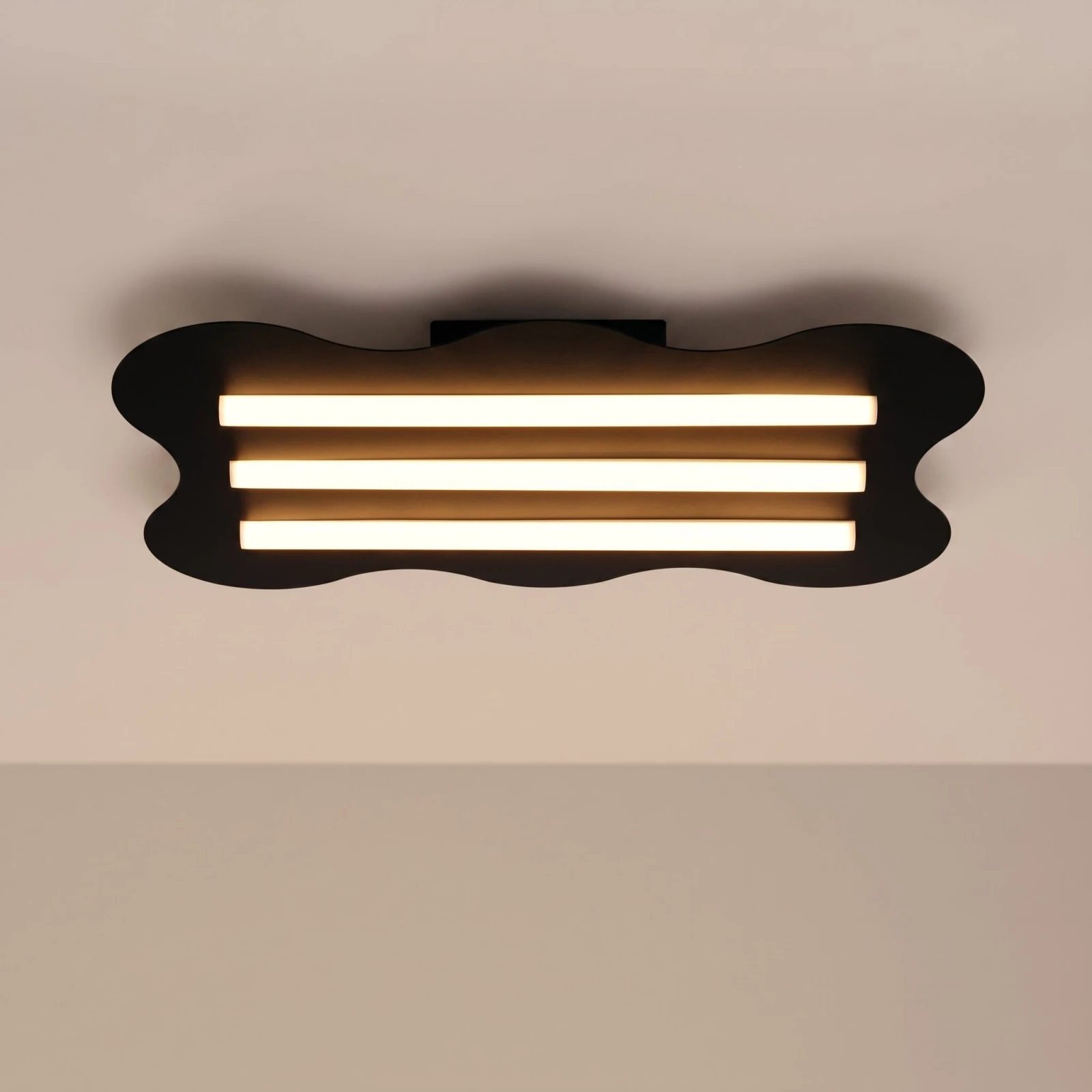 Ceiling lamp 66 cm – wavy, red, 3 linear light sources