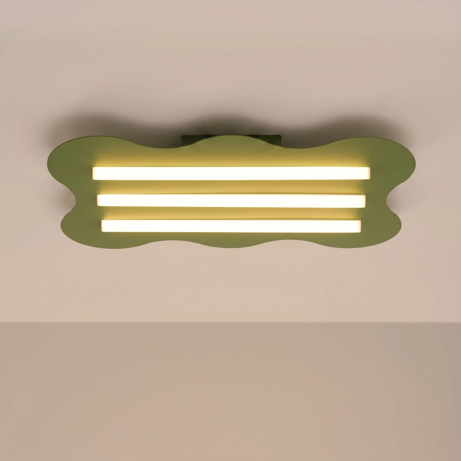 Ceiling lamp 66 cm – wavy shape, olive green, 3x S14d
