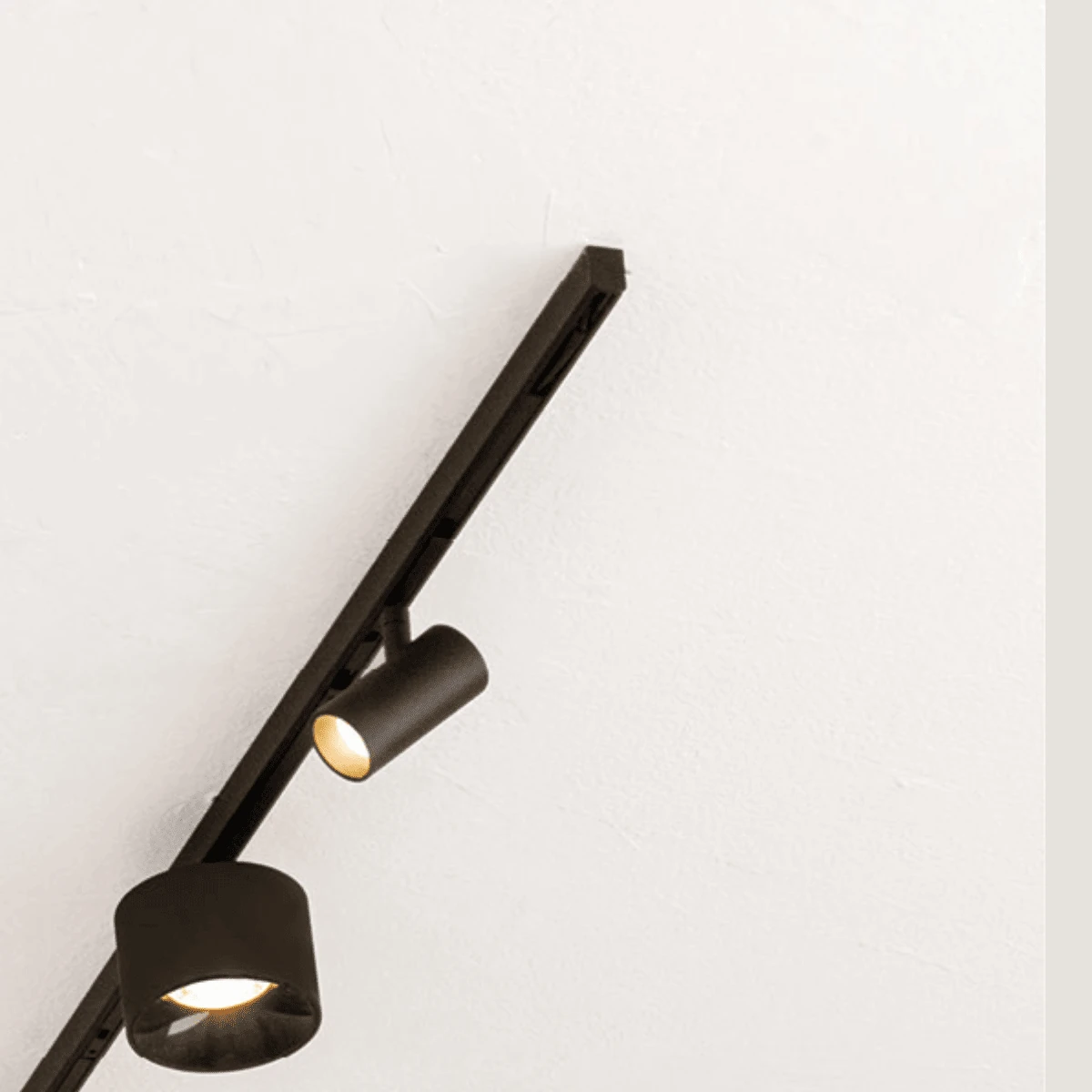 48 V Magnetic System Component, Sandy Black