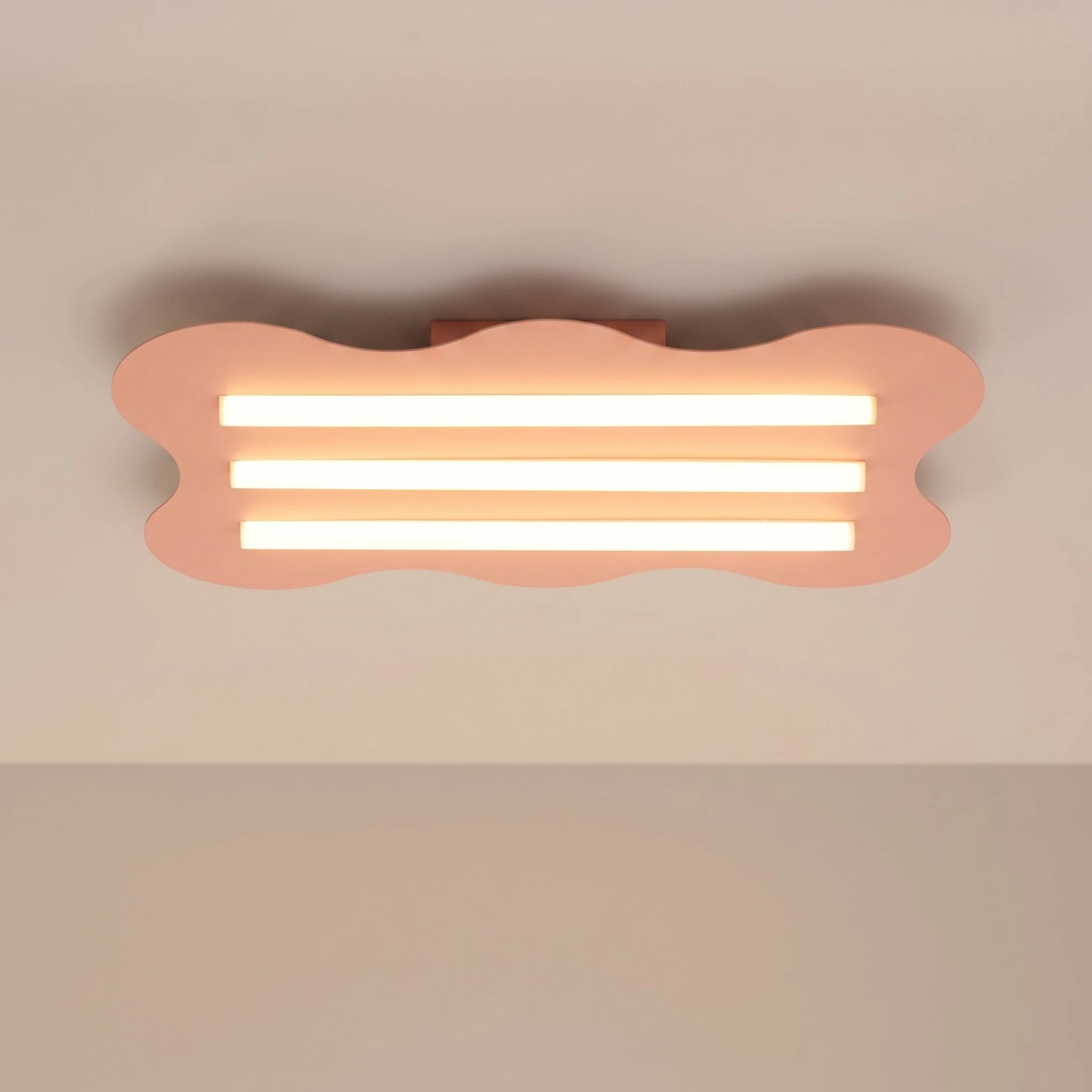 Ceiling lamp 66 cm – wavy, peach, 3 S14d light lines