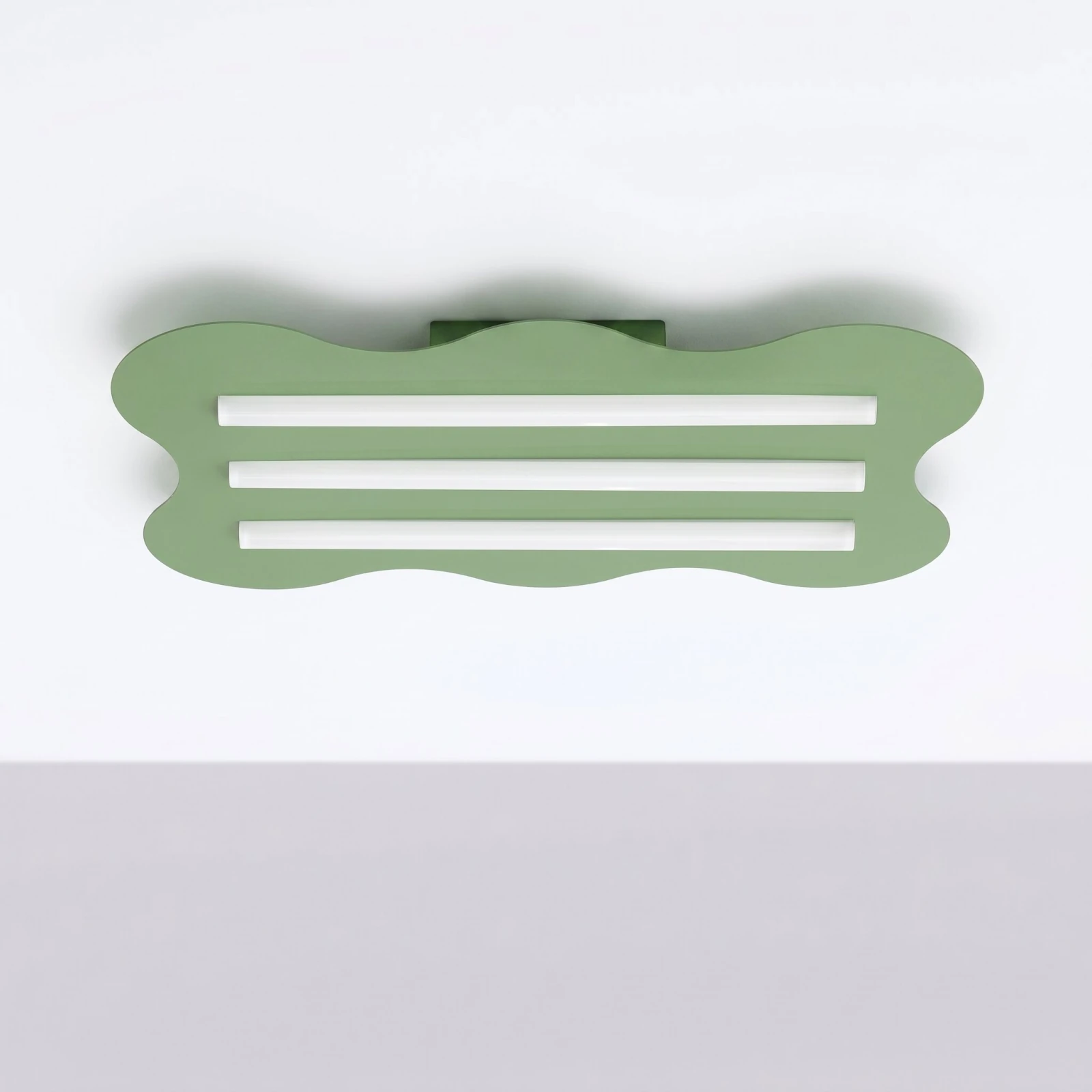 Ceiling lamp 66 cm – wavy linear, sage, 3xS14d