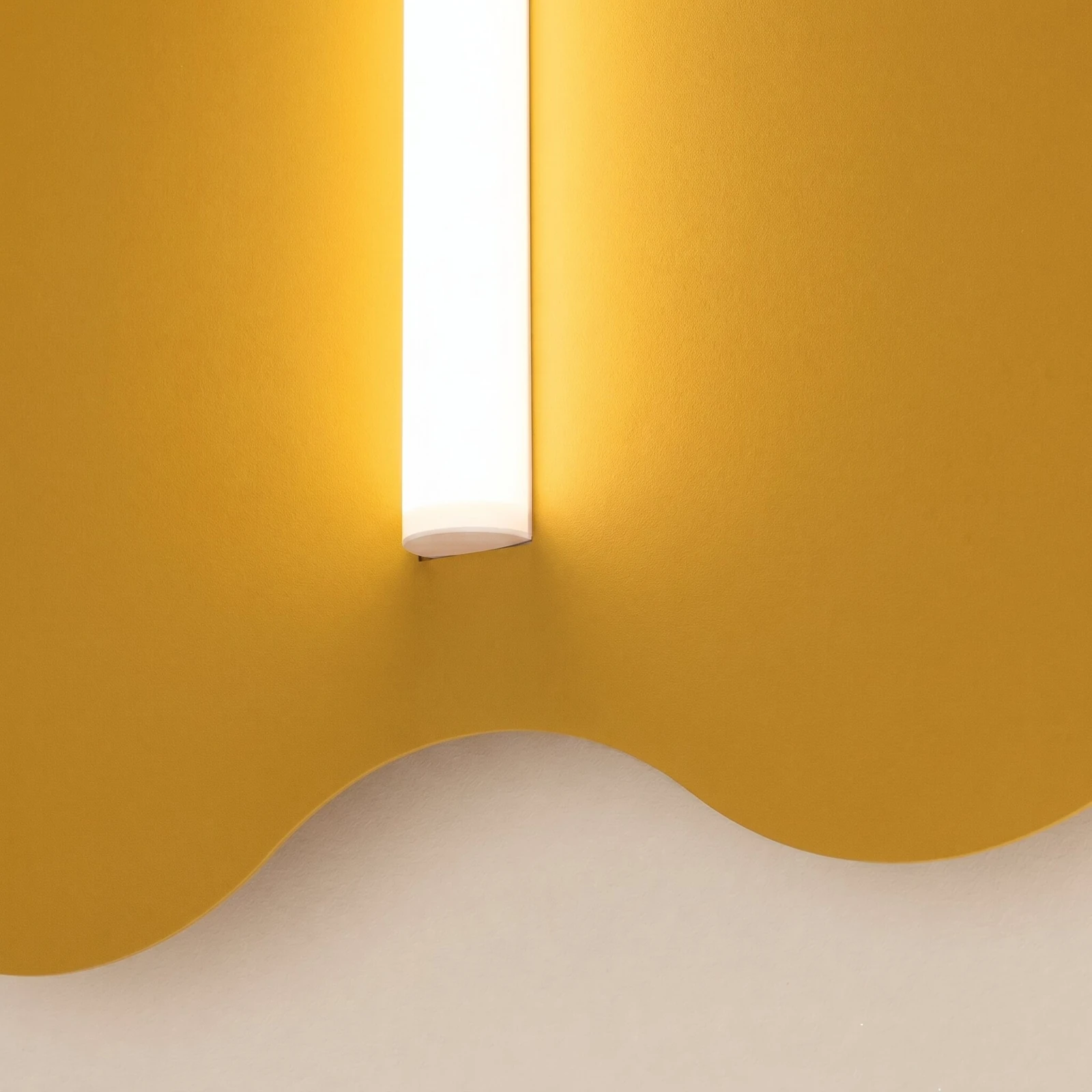 Wall lamp 43x66 cm – wavy shape, yellow, S14d