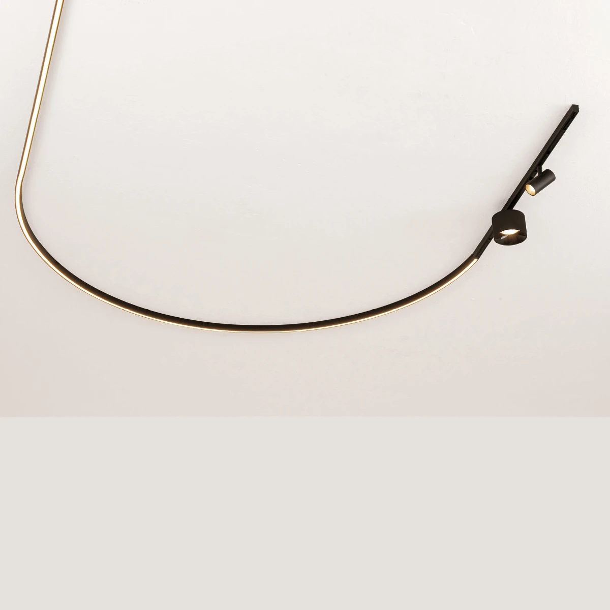 Lenktas paviršinis magnetinis bėgelis, 68x1,5 cm, smėlio juoda