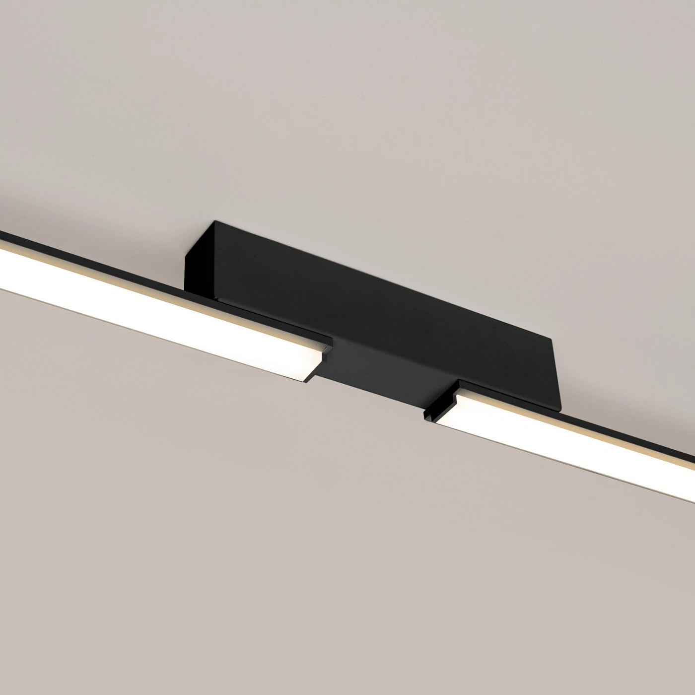 Lubinis LED šviestuvas 181 cm/40W – linijinis, juodas, CRI93