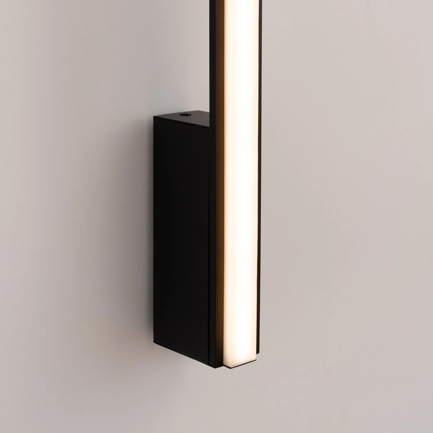 Wall lamp 151 cm – linear, black, warm LED light