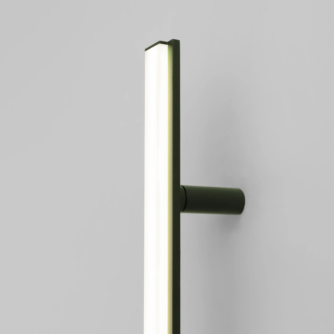 Wall lamp 151 cm – linear, olive green, CRI98 LED