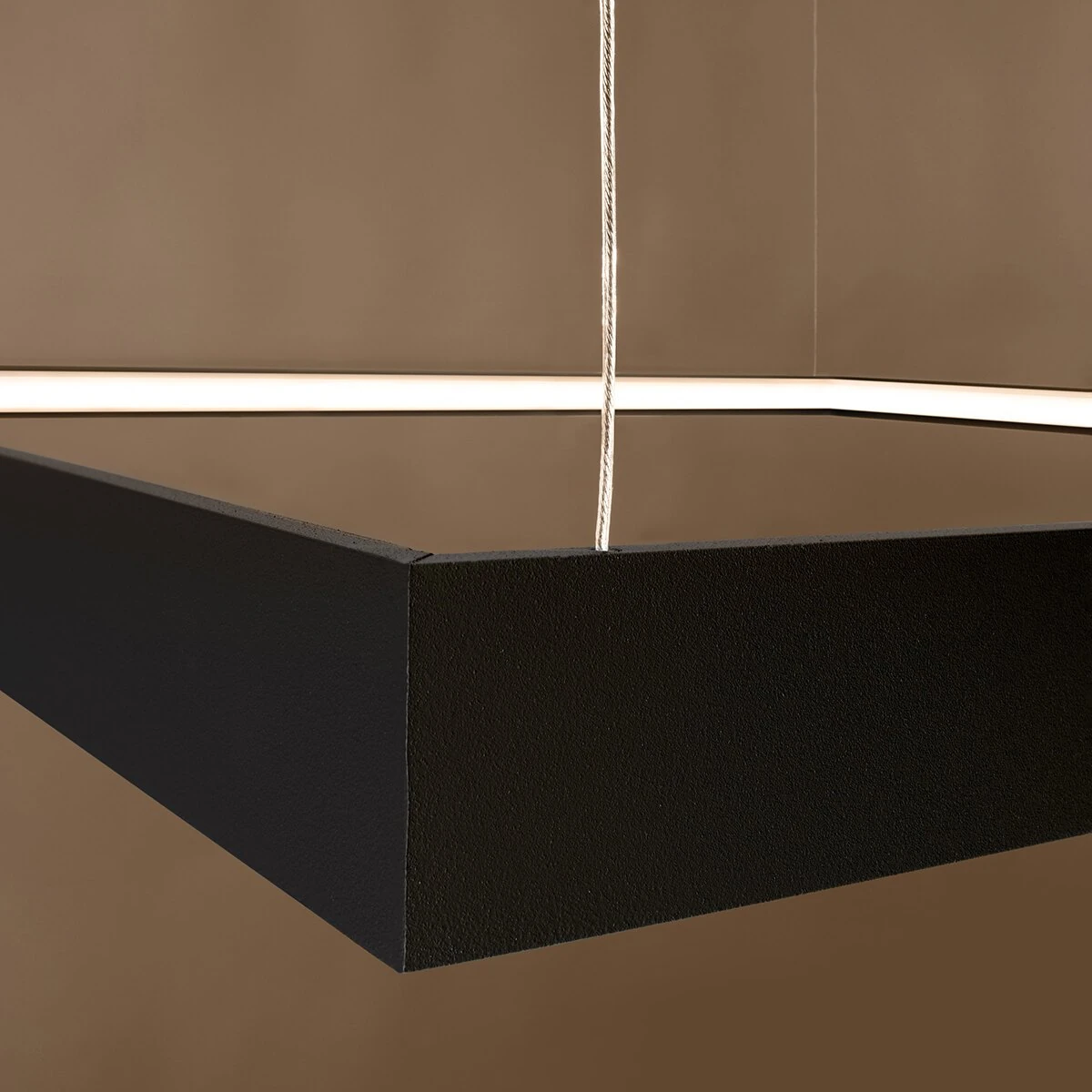 Pakabinamas šviestuvas 80 cm, 48W – kvadratinis, juodas, CRI93