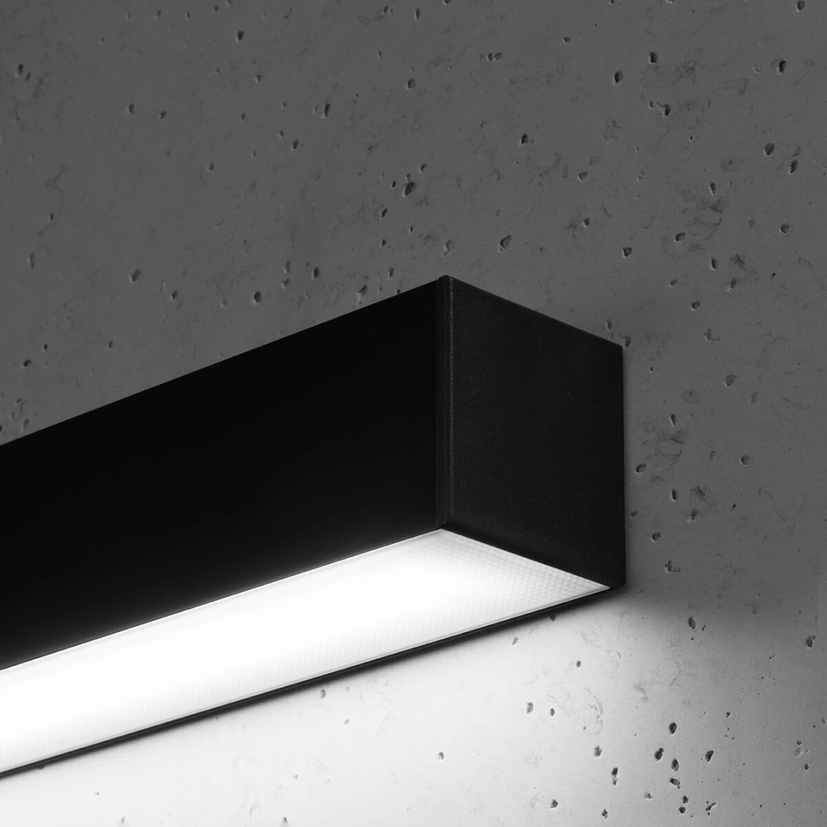 Wall lamp 118 cm/28W – linear, black, opal diffuser