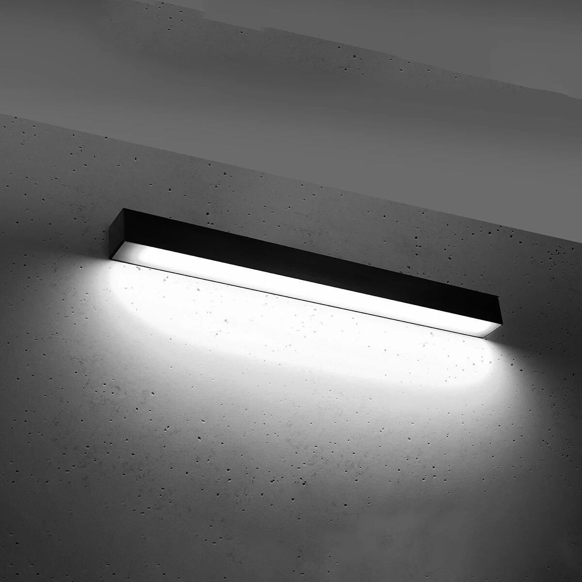 Sieninis LED šviestuvas 67 cm – linijinis, juodas, opalinis difuzorius