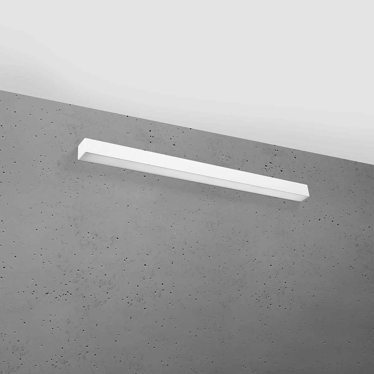Sieninis LED šviestuvas 90 cm – linijinis, baltas, opalinis gaubtas