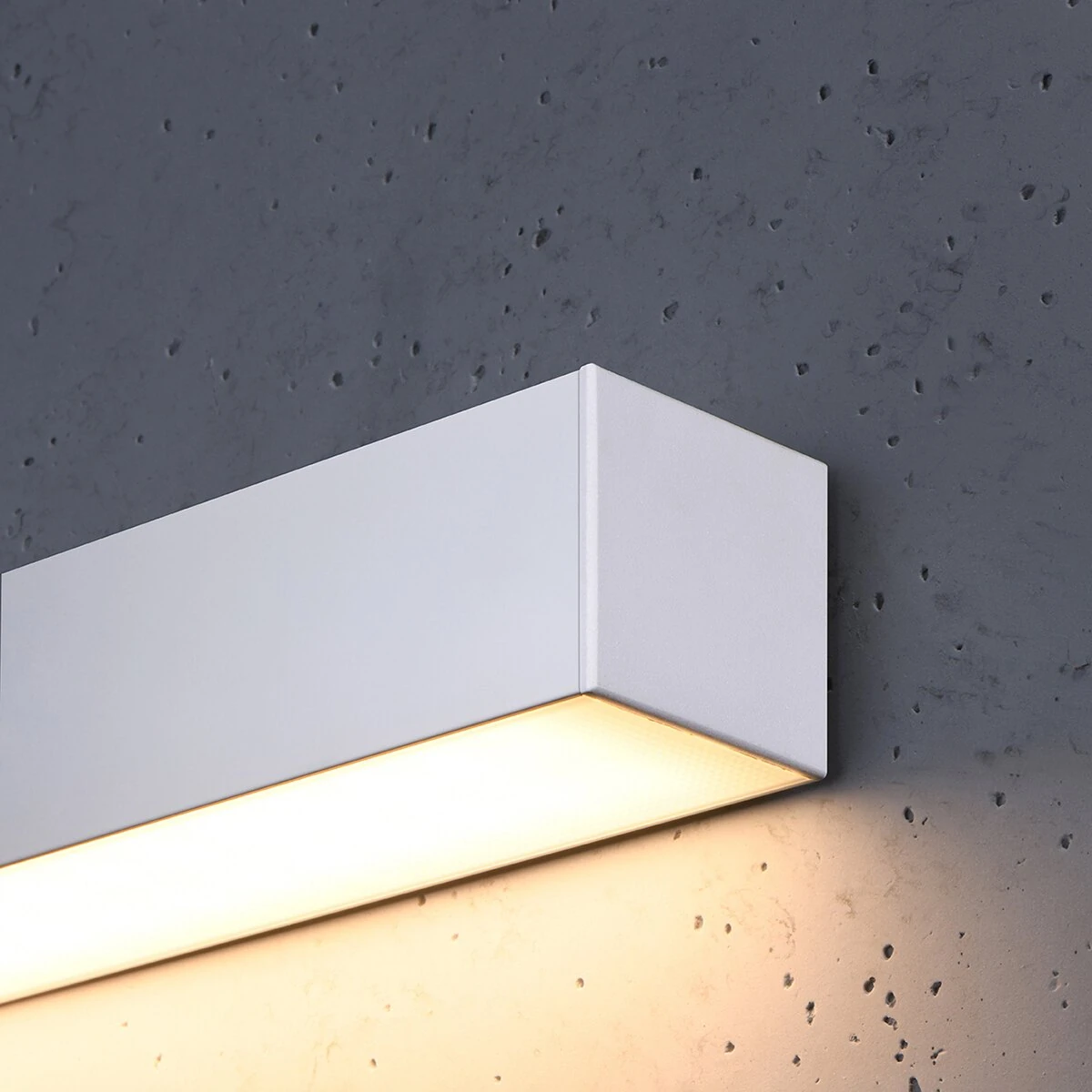 Sieninis LED šviestuvas 90 cm – linijinis, baltas, opalinis gaubtas