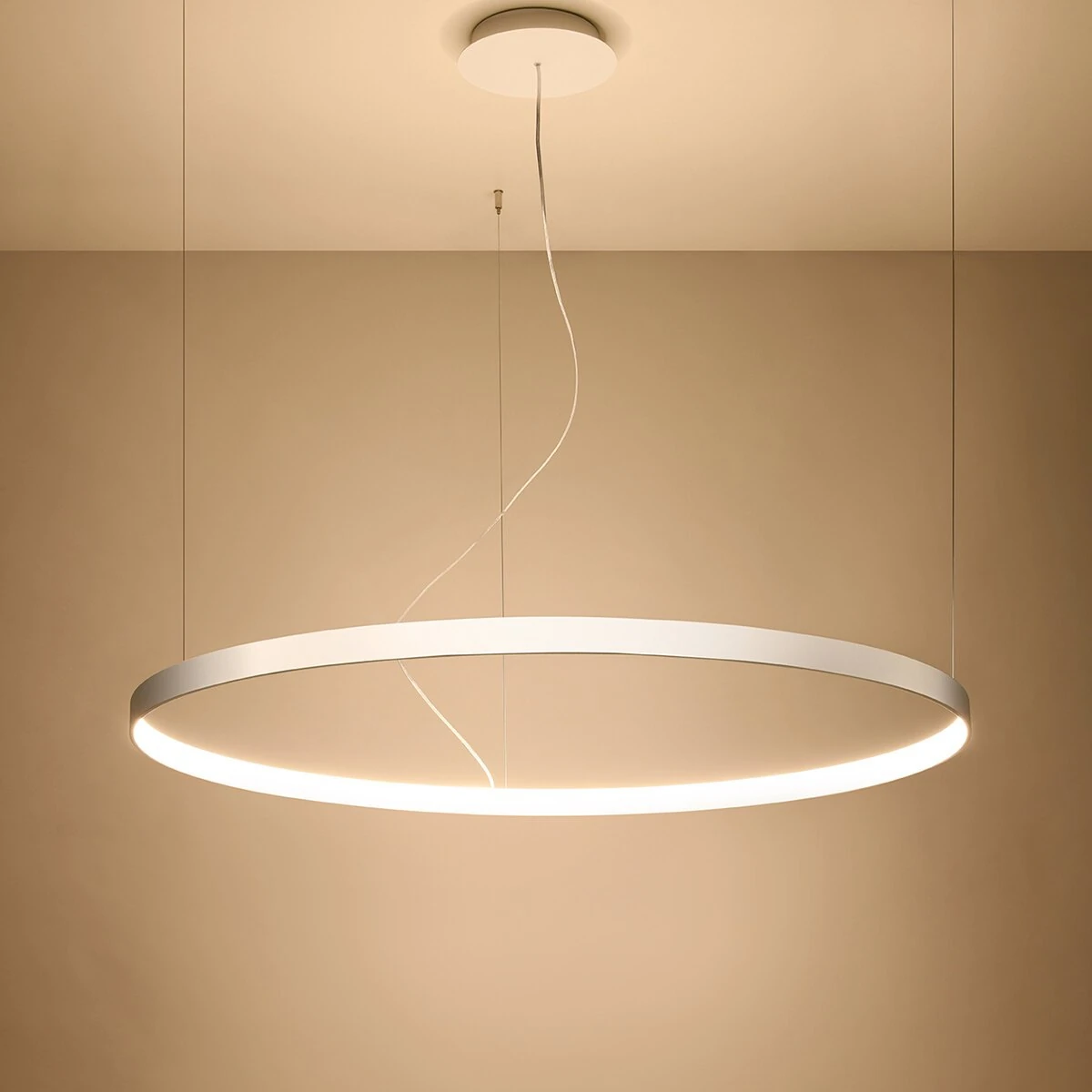 Pakabinamas LED šviestuvas 47W – apvalus žiedas, baltas, šiltai baltas