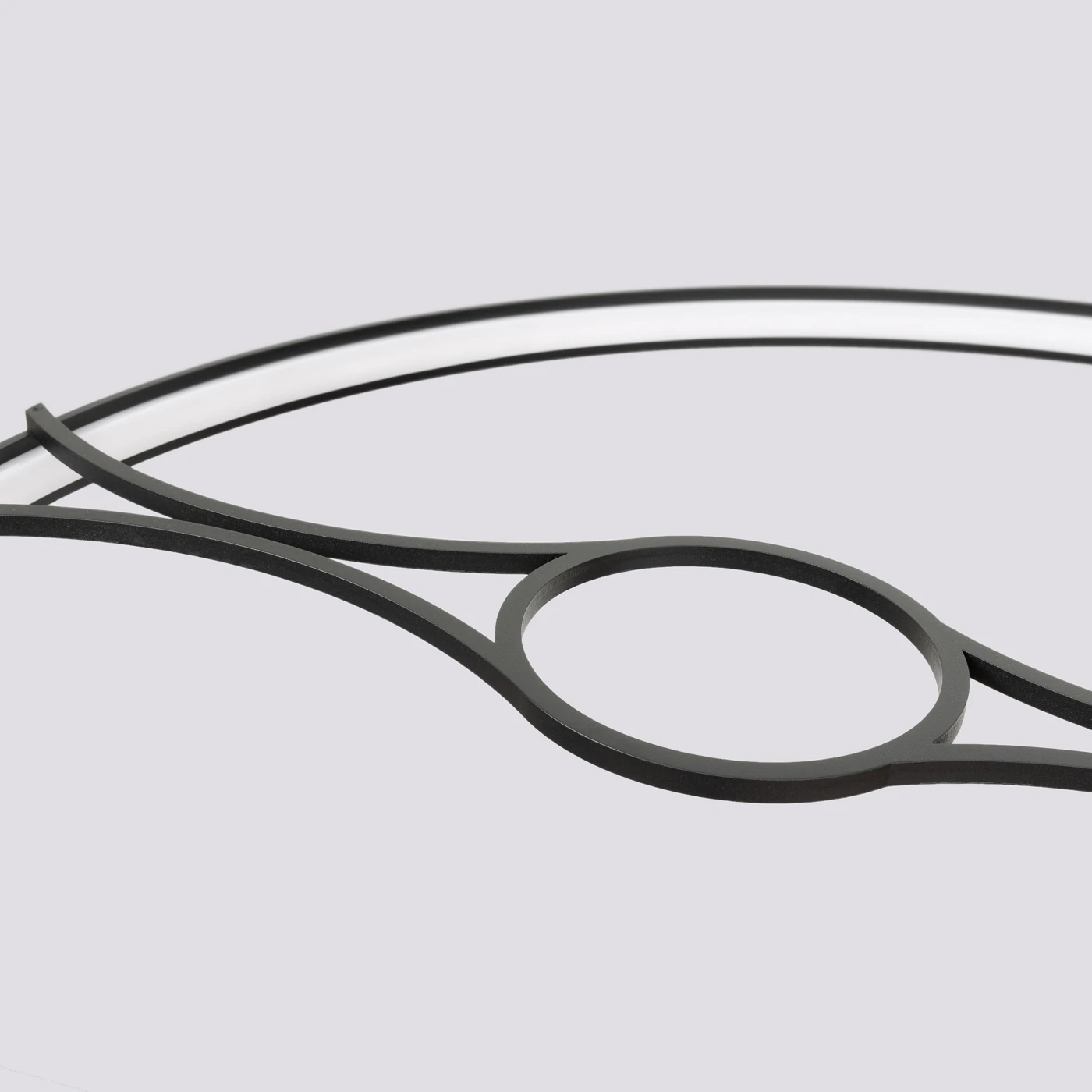 Pakabinamas LED šviestuvas 110 cm – apvalus, juodas, su augalų erdve