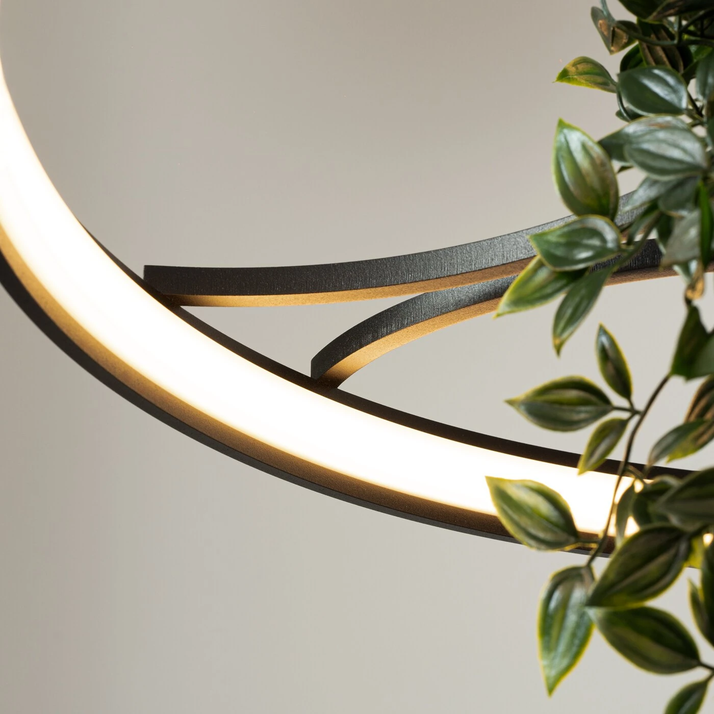 Pendant LED light 33W – round, black, plant-ready design