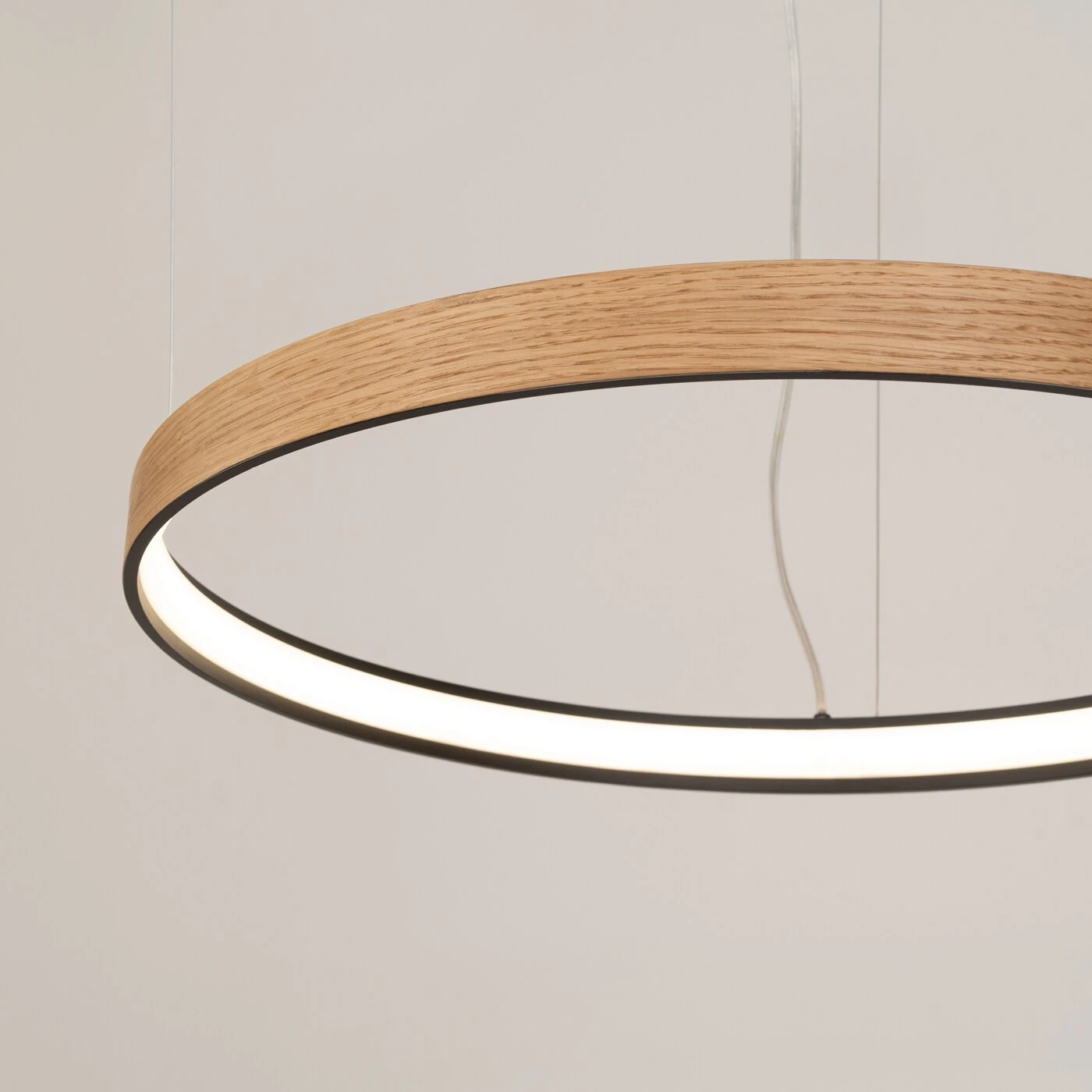 Pakabinamas šviestuvas 79 cm / 33W – apvalus, juodas ir ąžuolo, CRI93