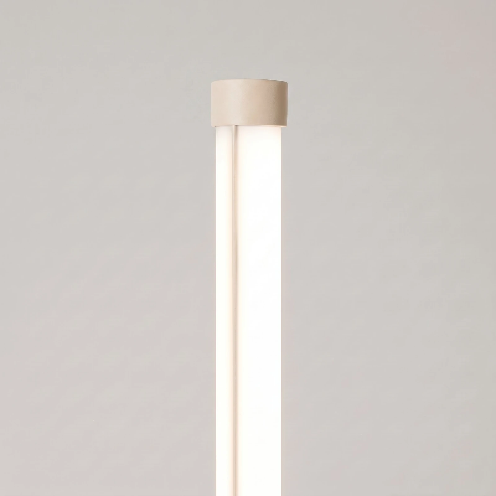 Floor lamp 39W – linear, beige, DALI dimmable