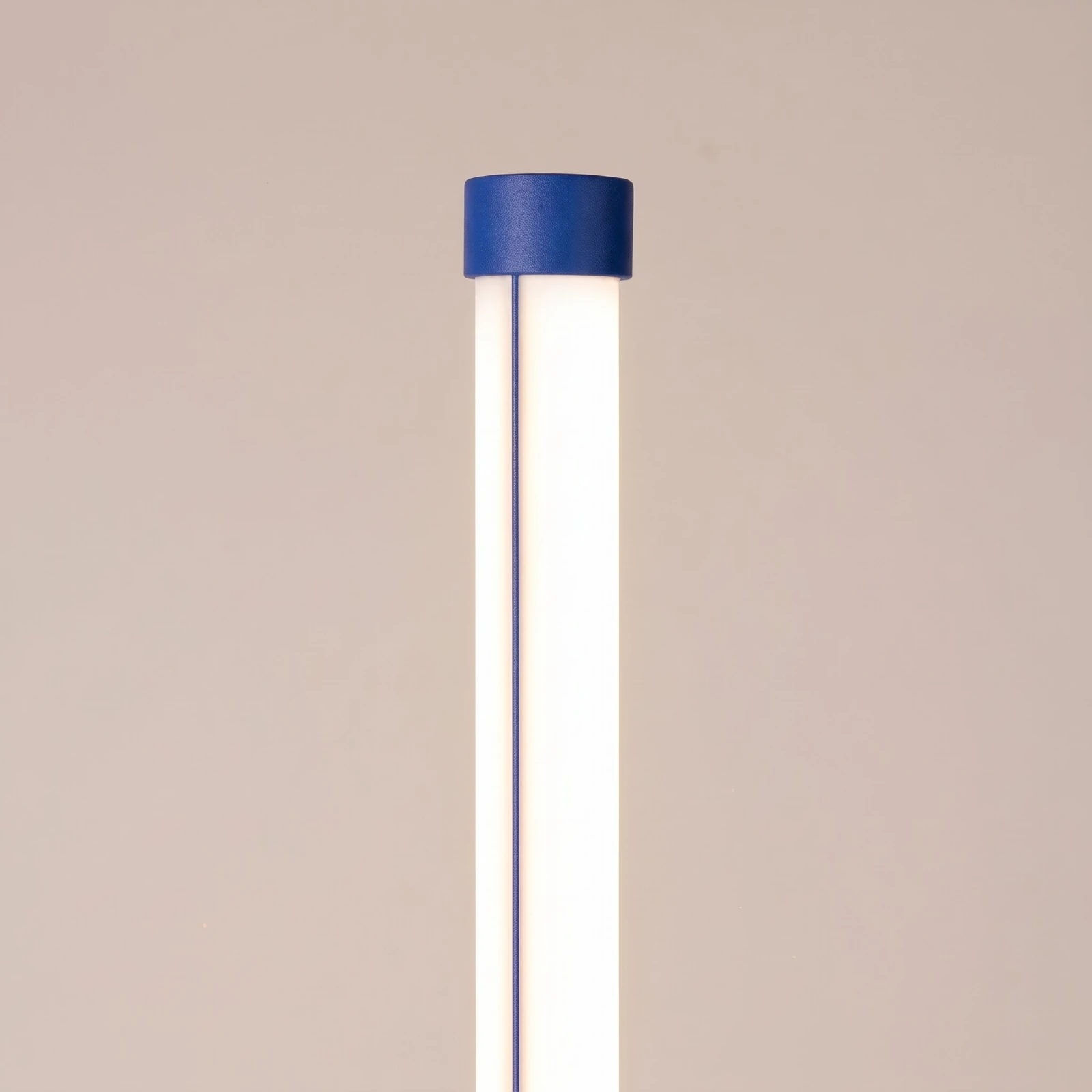 Toršeras 150 cm / 39W – linijinis, ultramarino, dimdomas