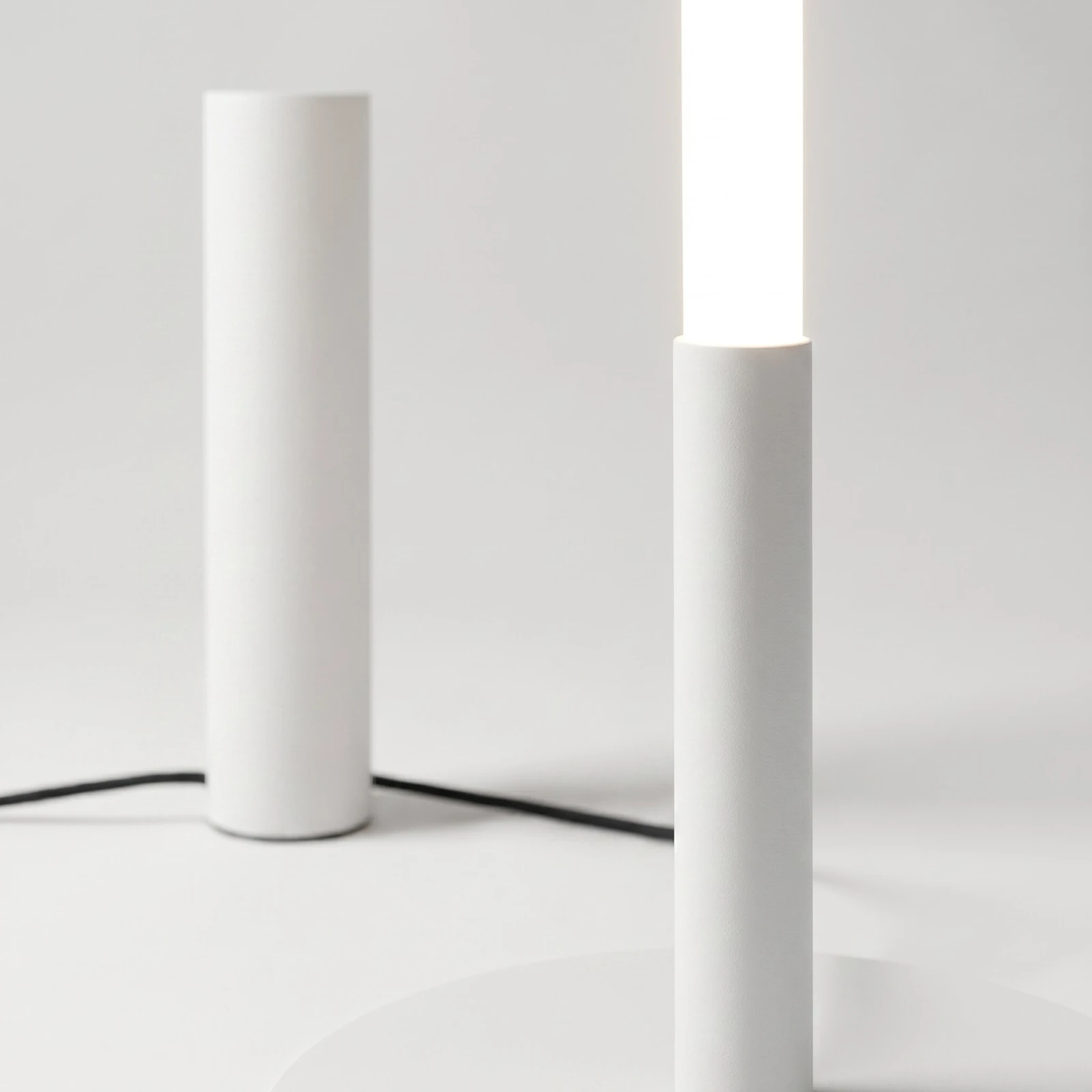 Floor Lamp 39W – Linear White, Push Dim/DALI