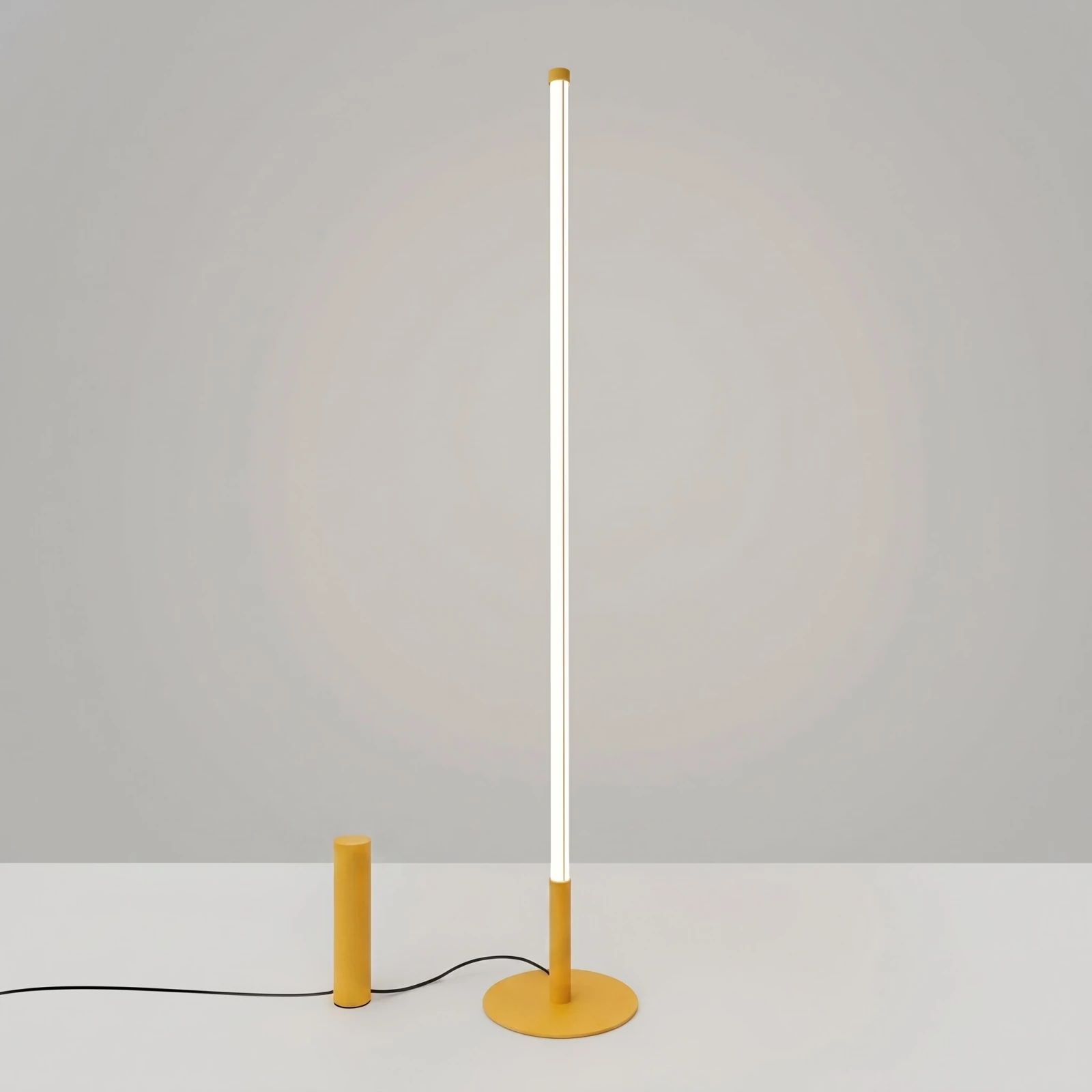 Floor lamp 40W – linear, yellow, DALI dimmable