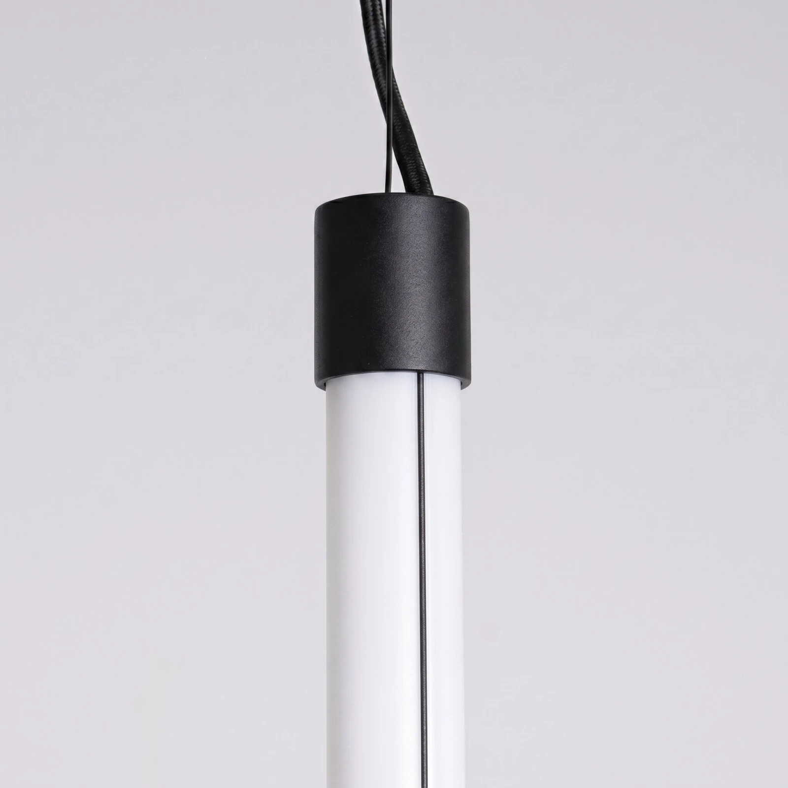 Pendant LED lamp 26W – linear, black, DALI dimmable